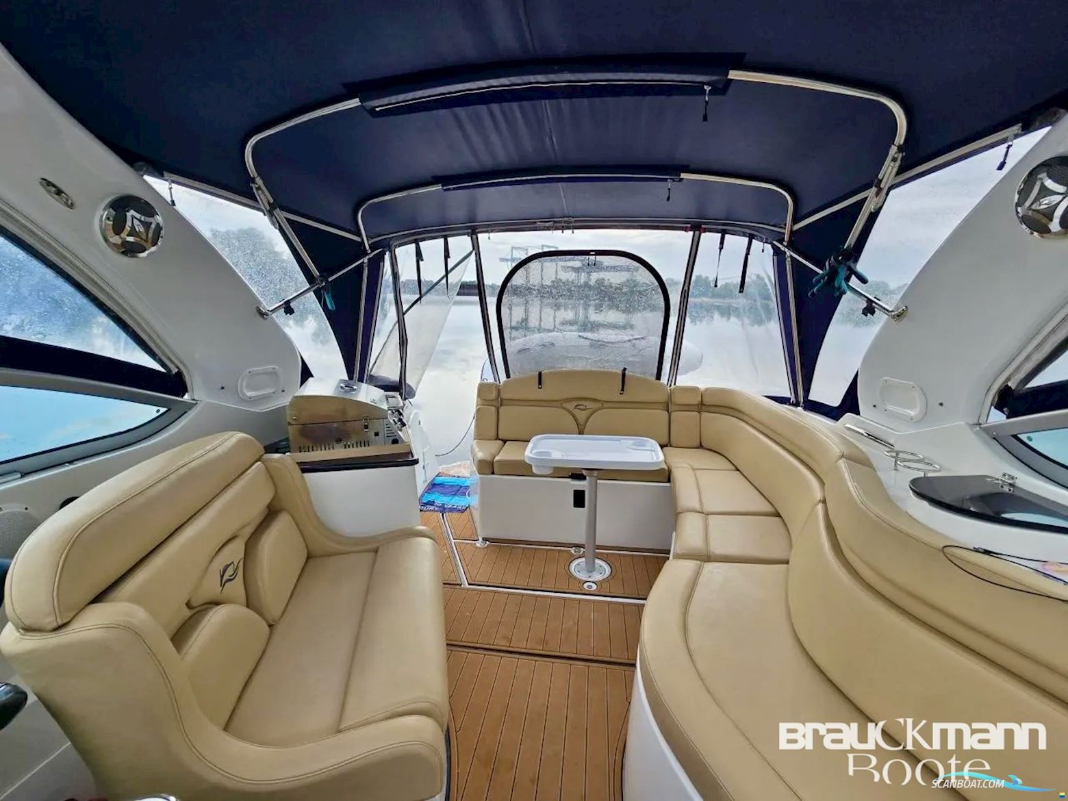 Rinker 310 Express Cruiser