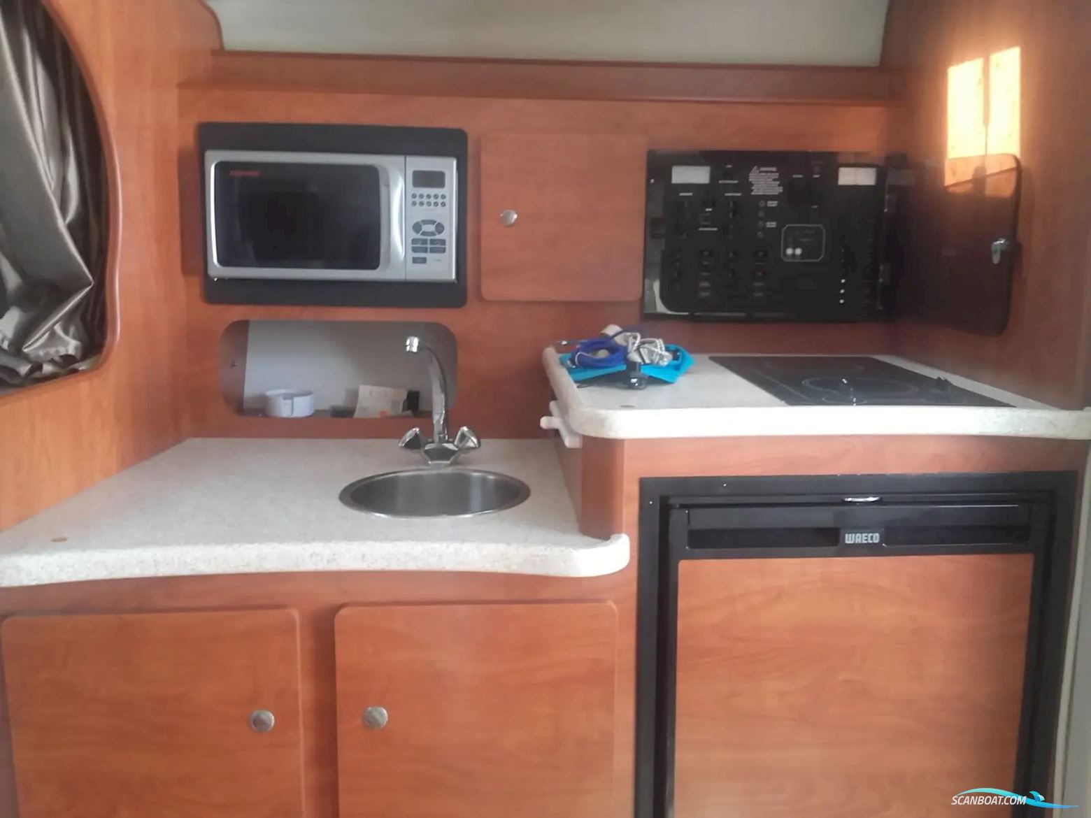 Rinker 320 Fiesta Vee