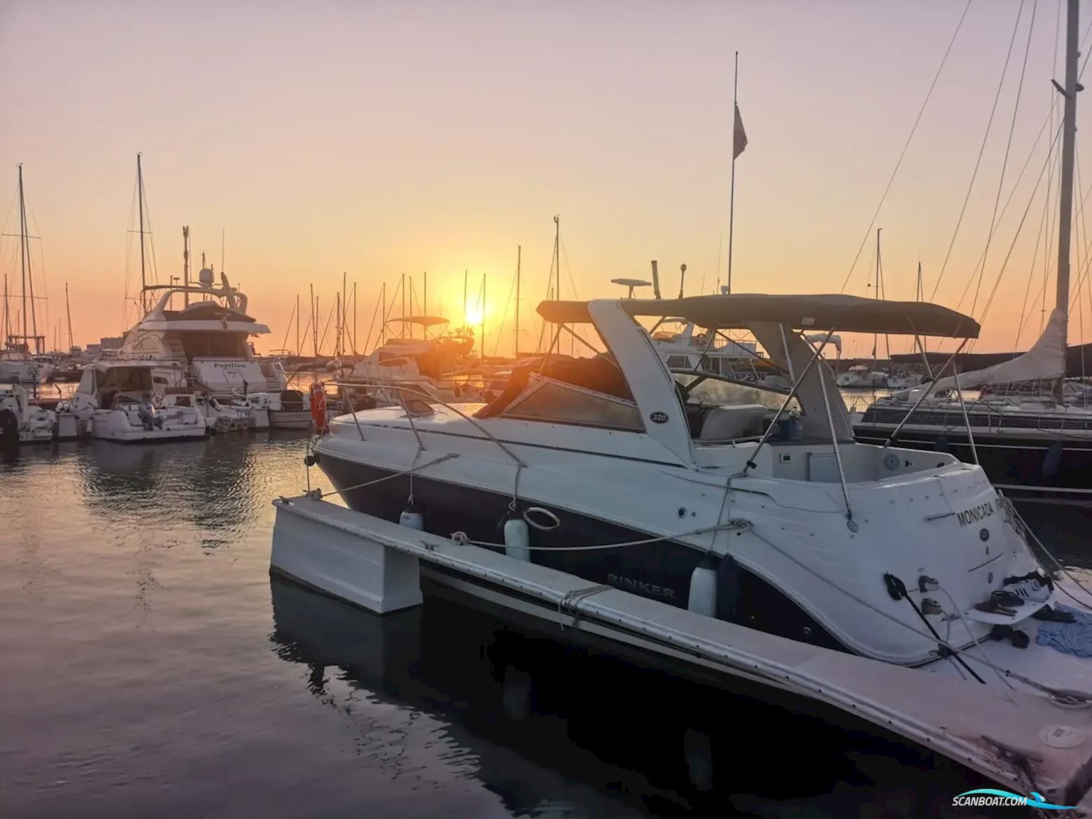 Rinker 320 Fiesta Vee
