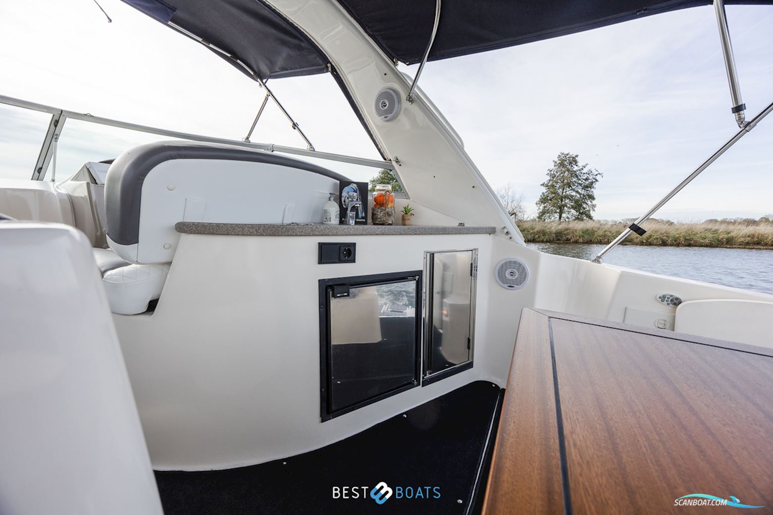 Rinker 342 Fiesta Vee
