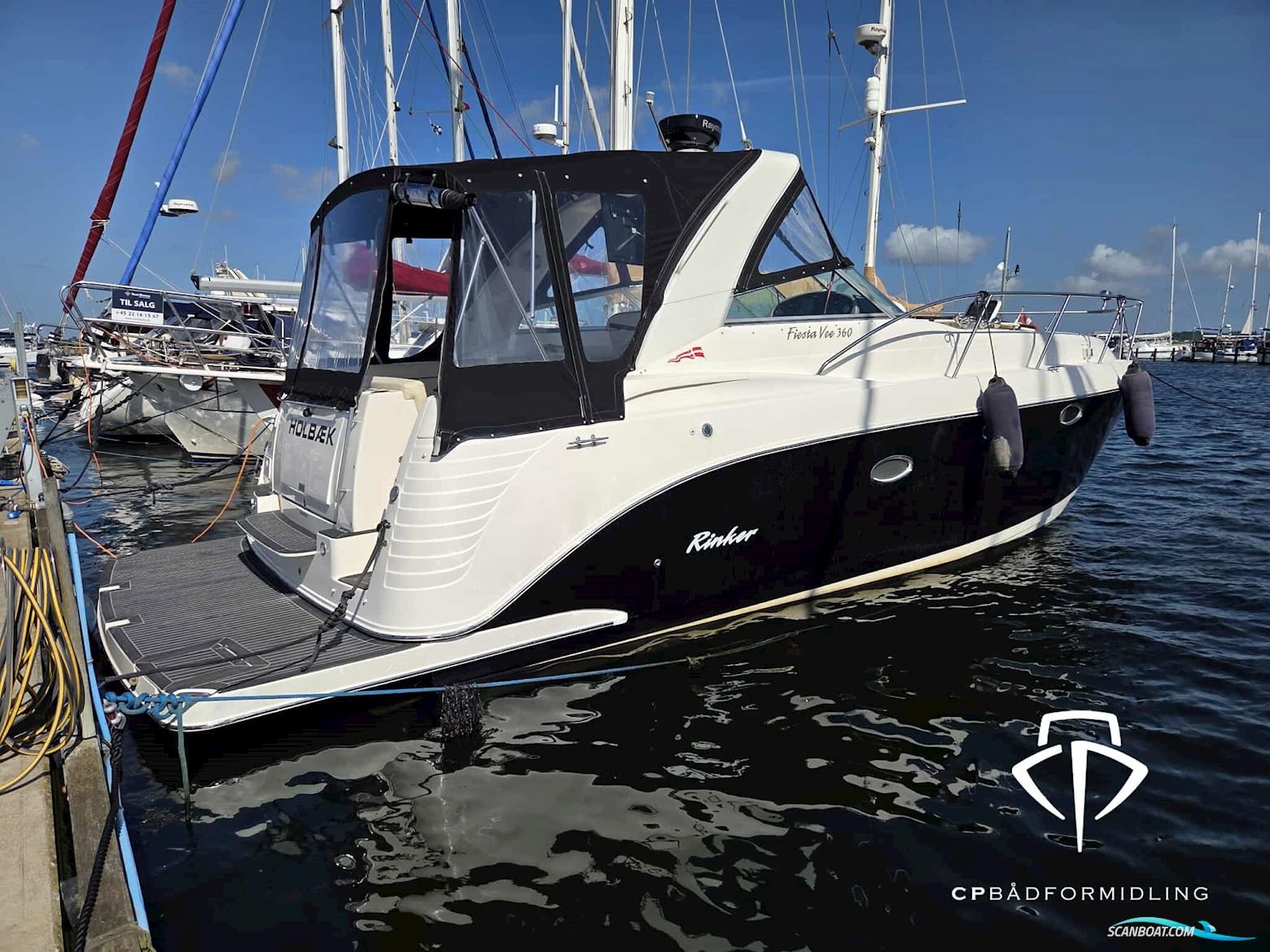 Rinker 360 Fiesta Vee