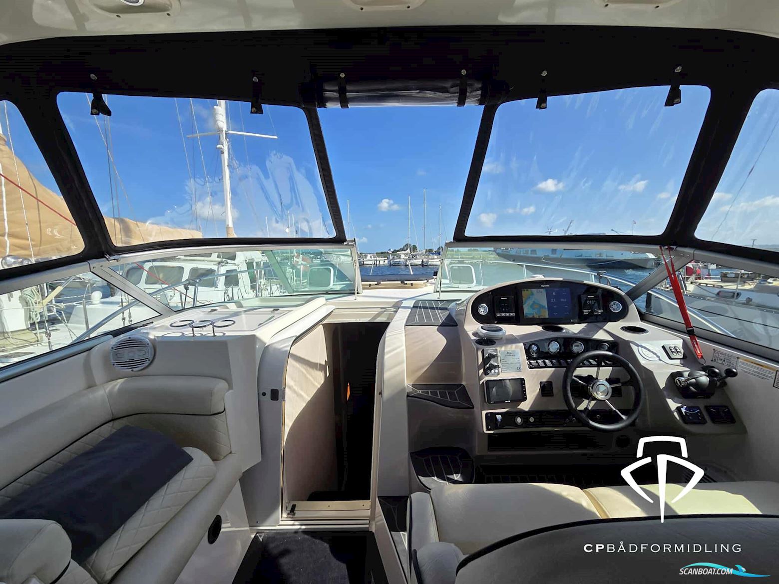 Rinker 360 Fiesta Vee