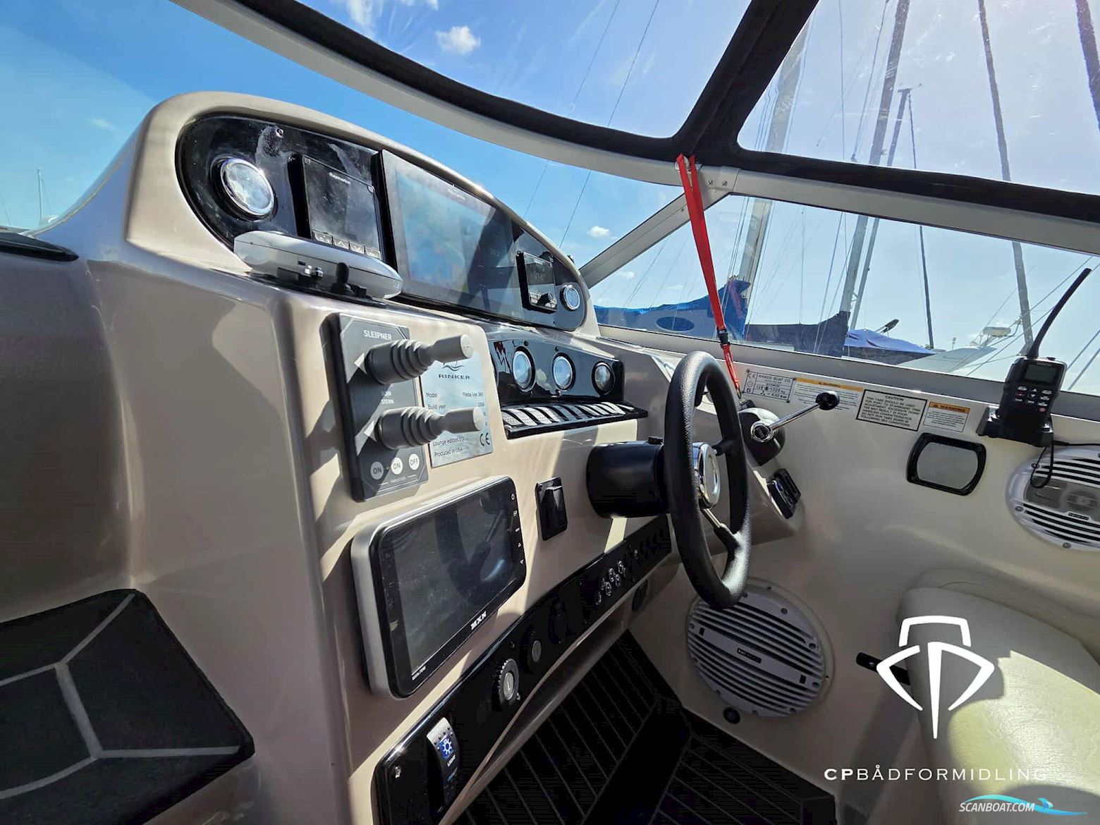 Rinker 360 Fiesta Vee