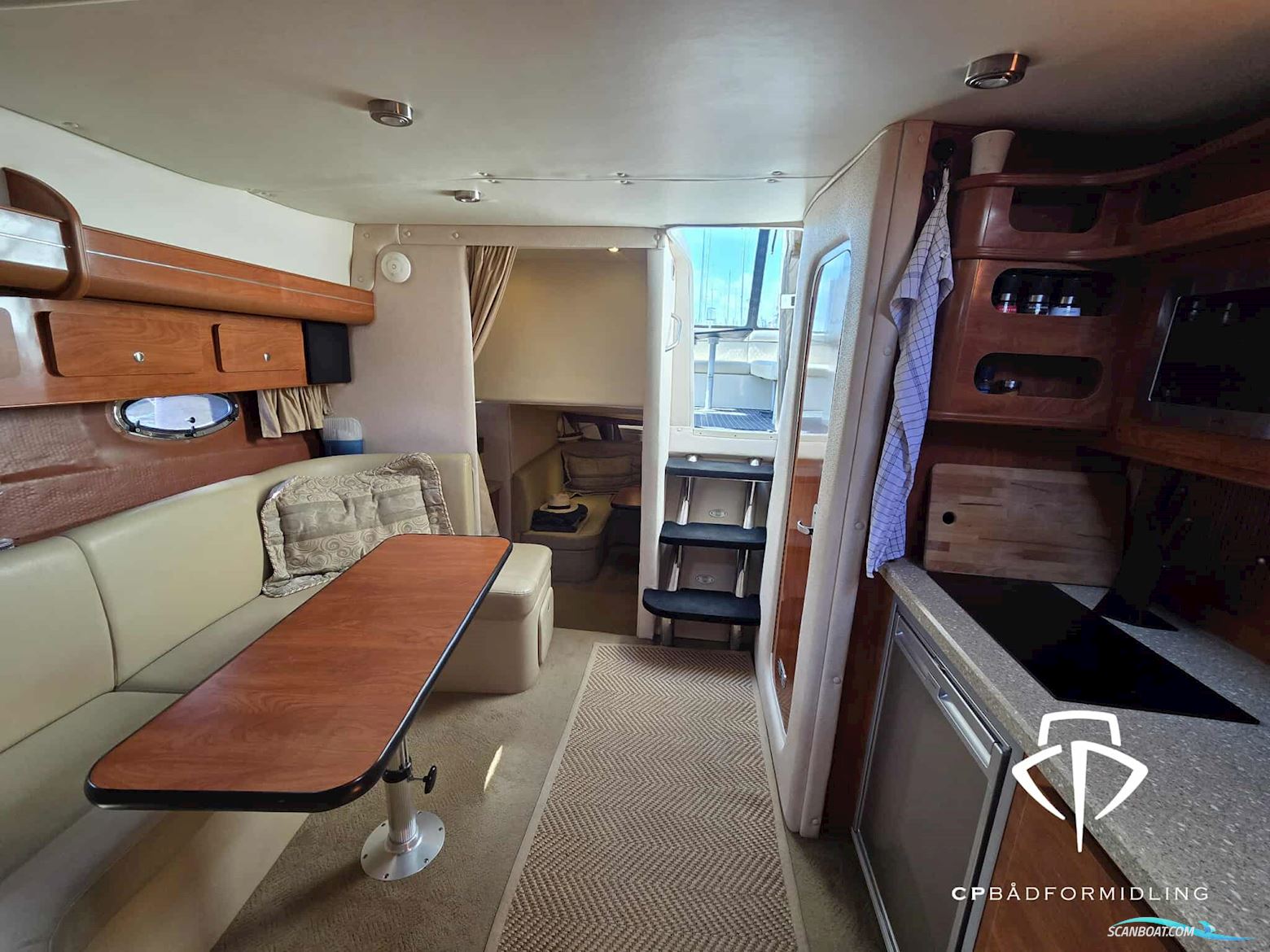 Rinker 360 Fiesta Vee