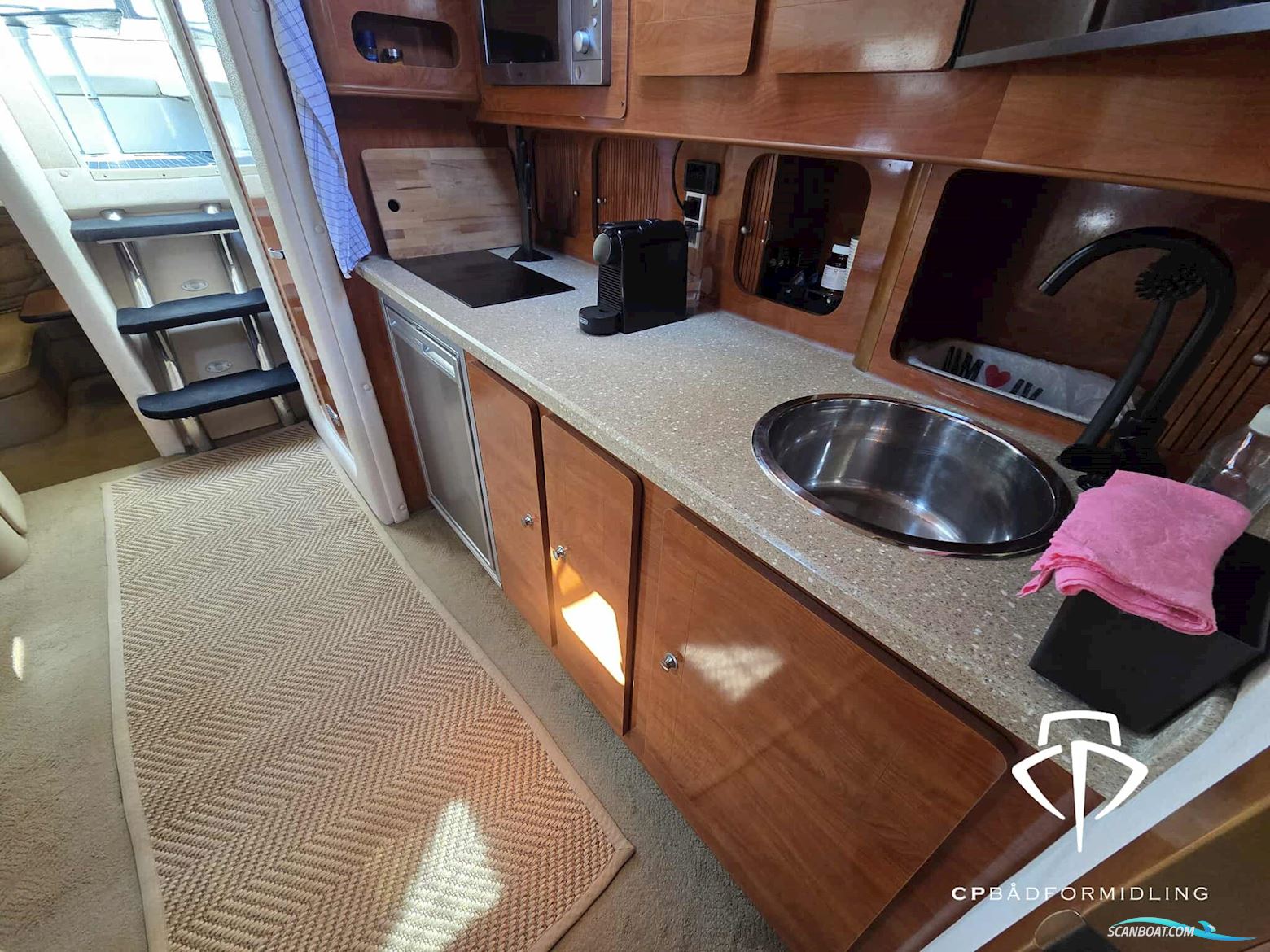 Rinker 360 Fiesta Vee