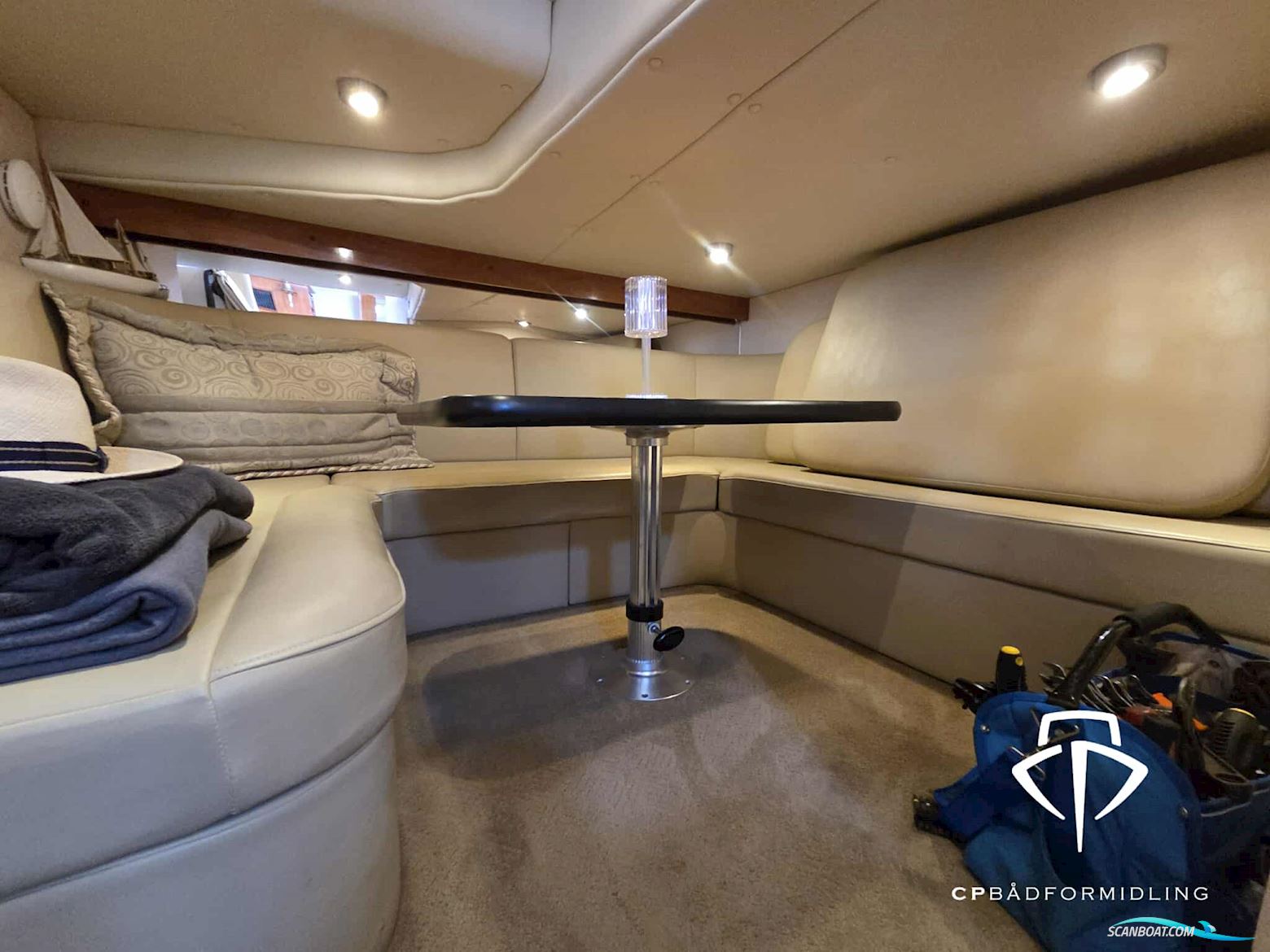 Rinker 360 Fiesta Vee