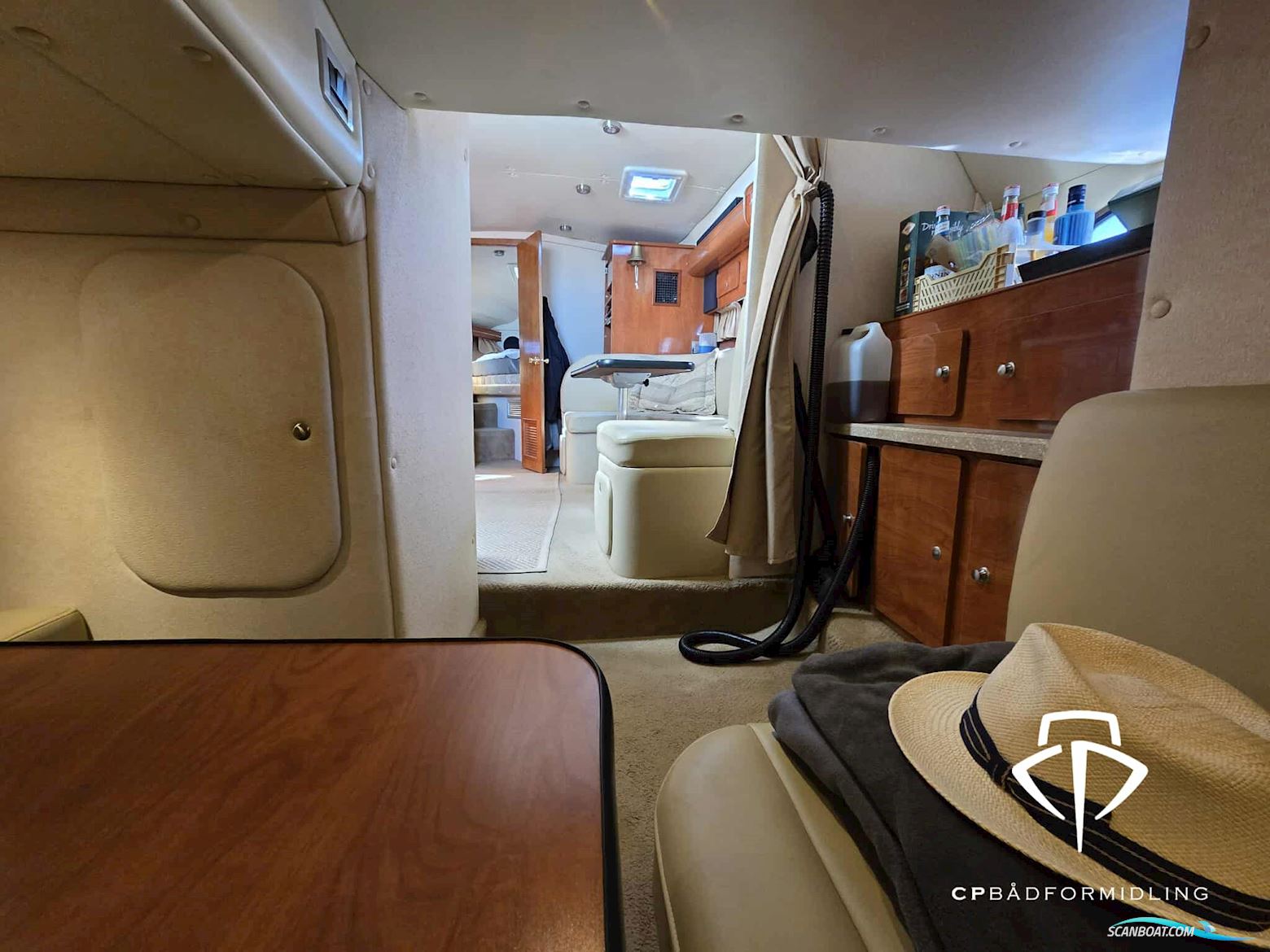 Rinker 360 Fiesta Vee