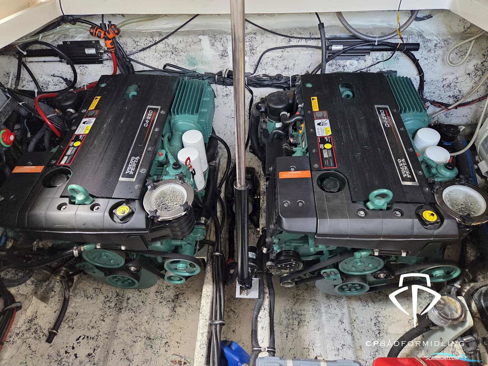 Rinker 360 Fiesta Vee