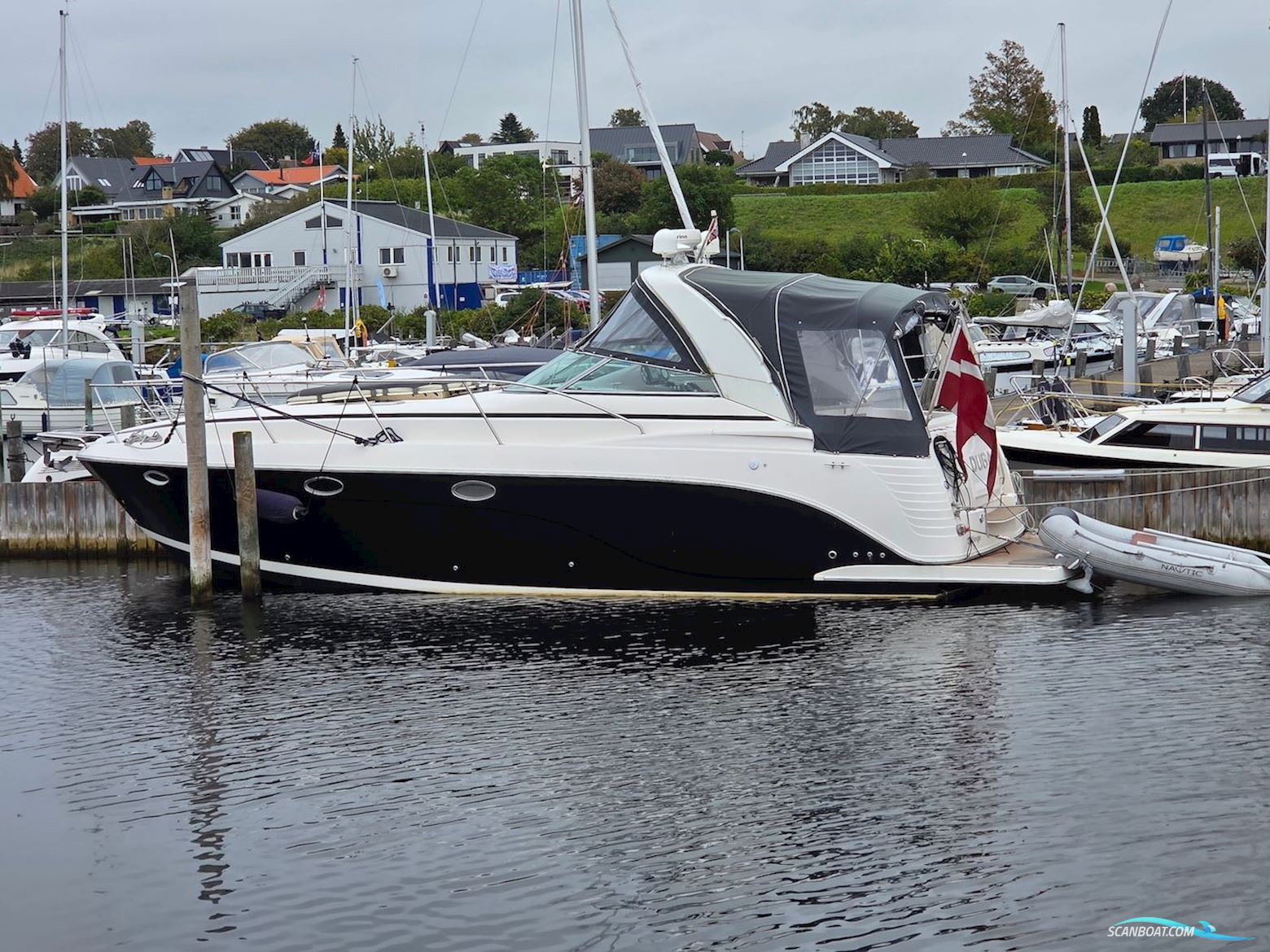 Rinker 360 Fiesta Vee