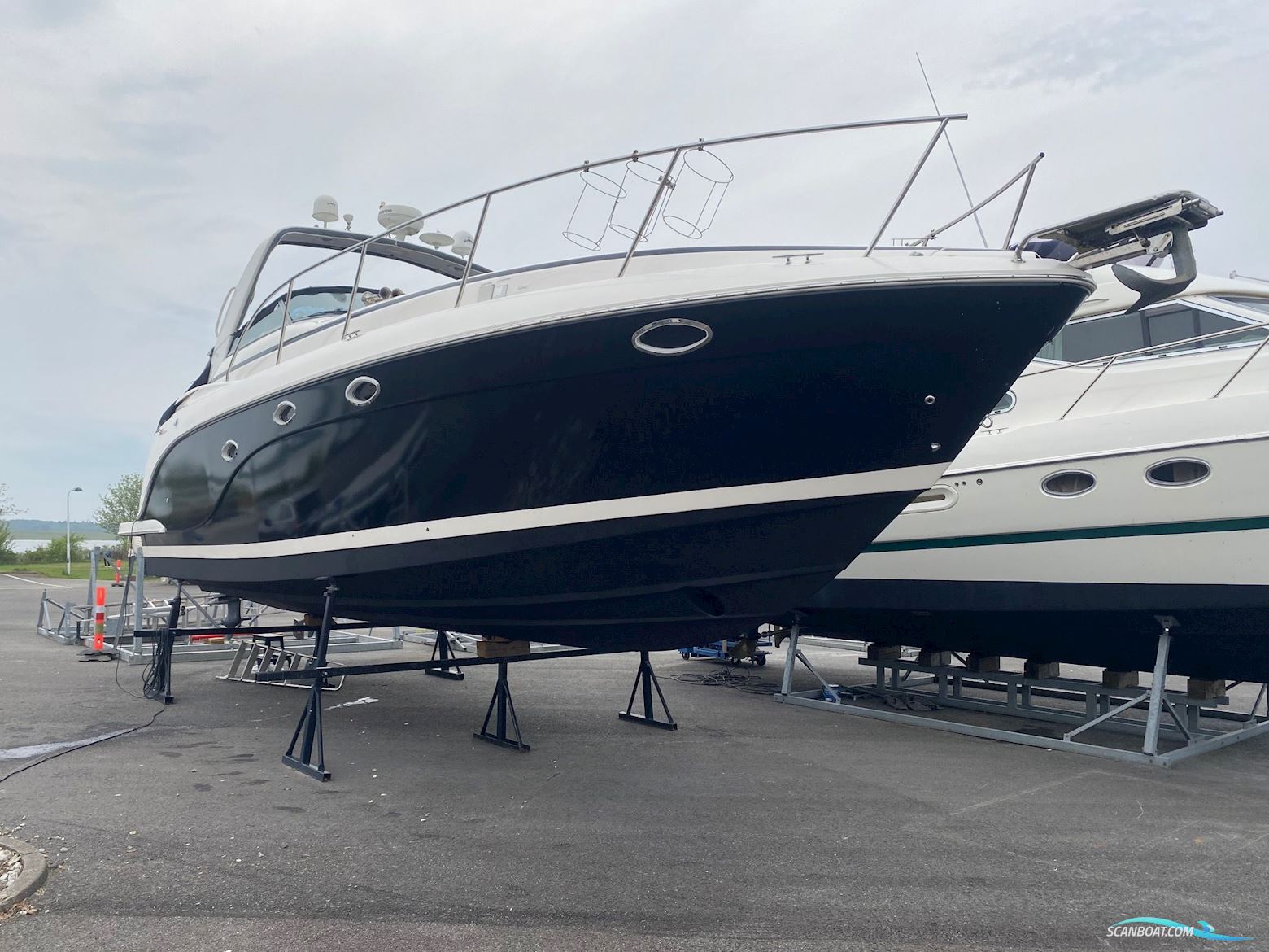 Rinker 360 Fiesta Vee