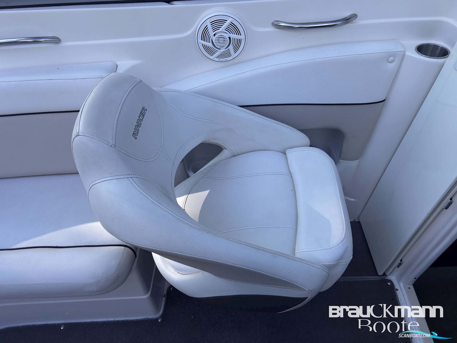 Rinker Captiva 246