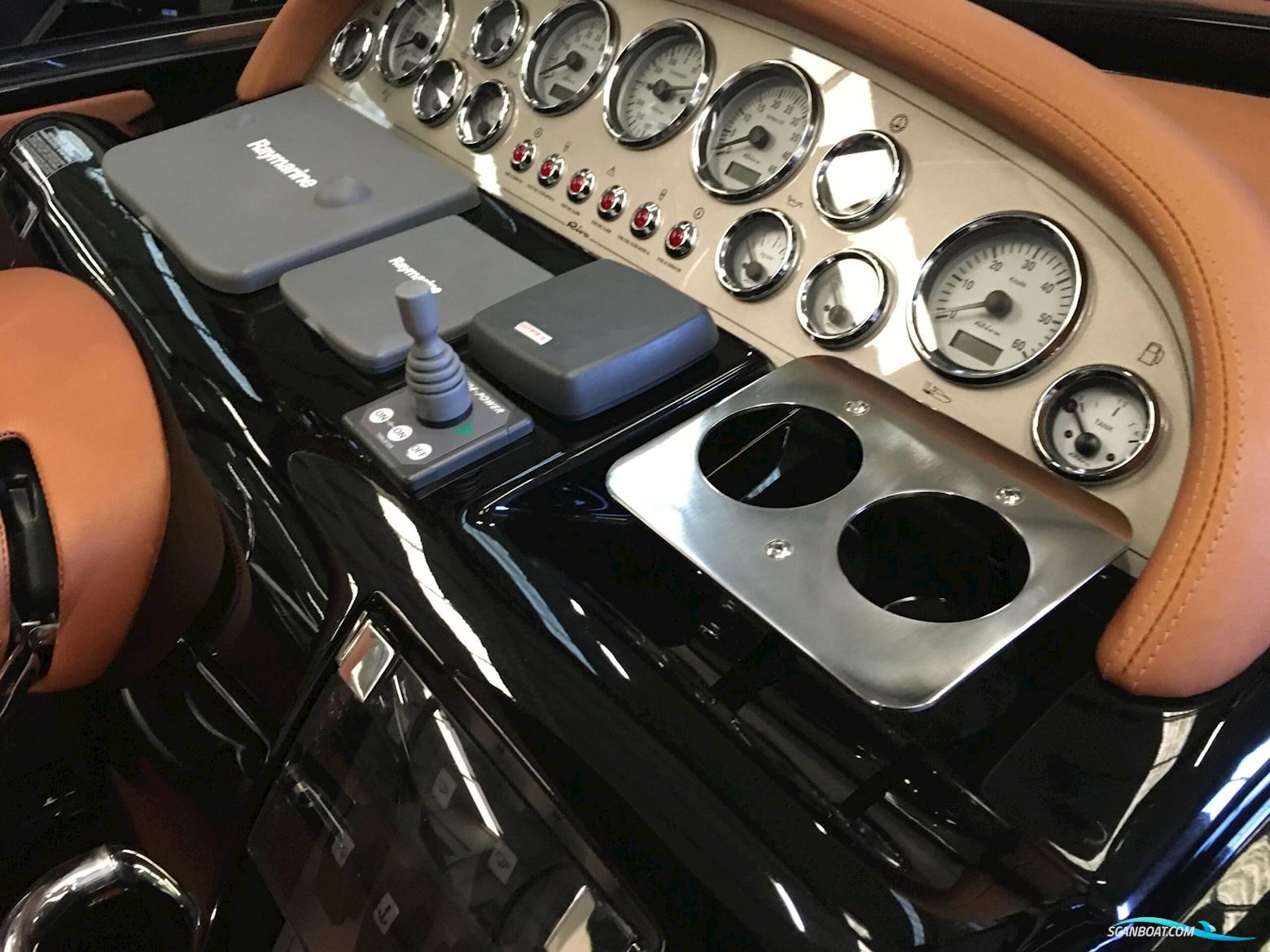 Riva Aqua 33