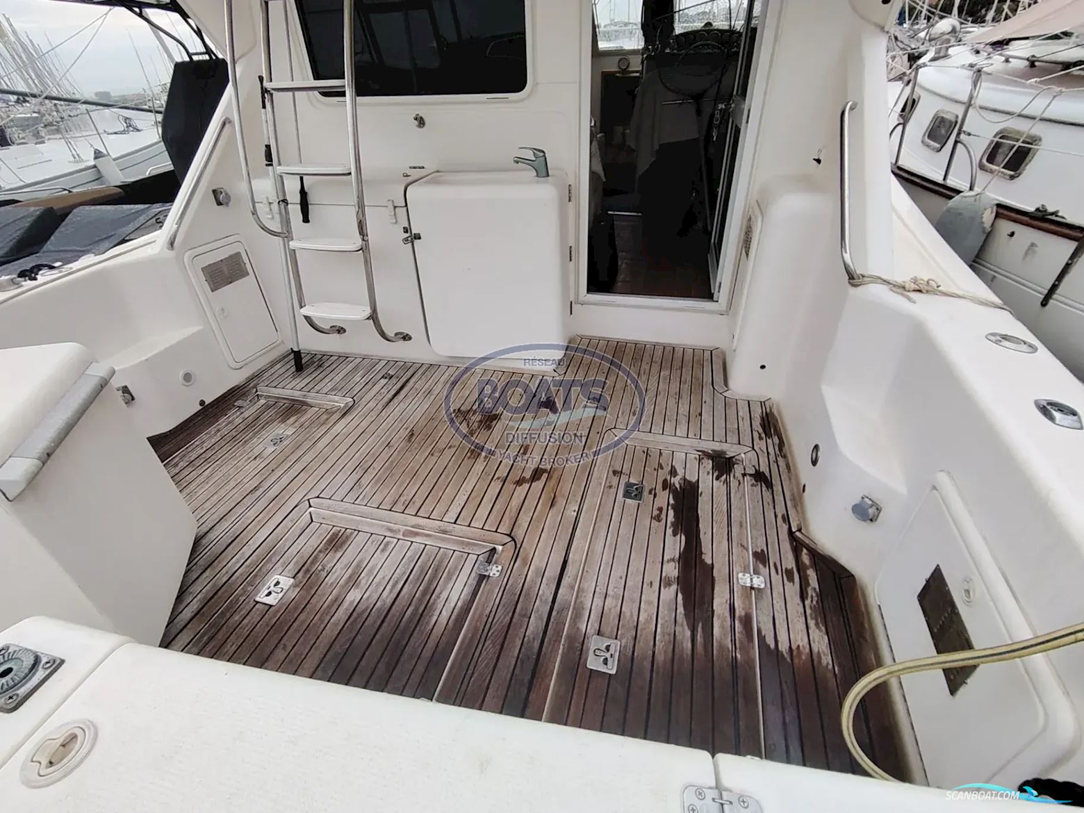 Riviera  33