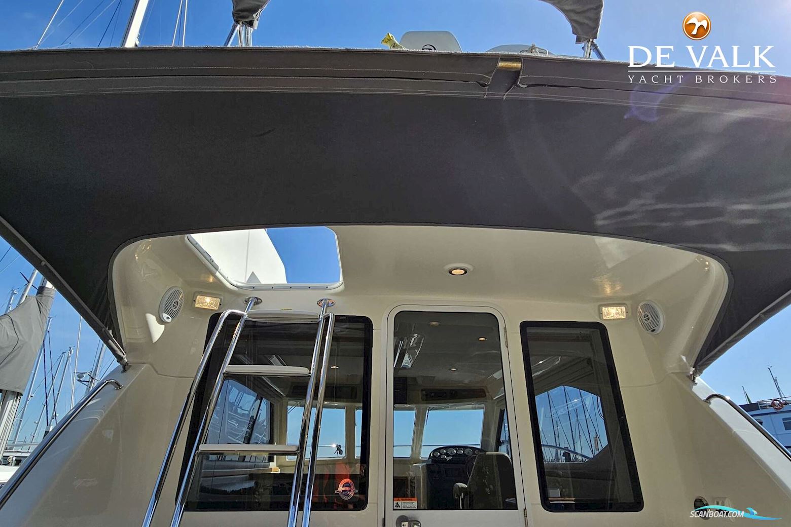 Riviera 33 Flybridge