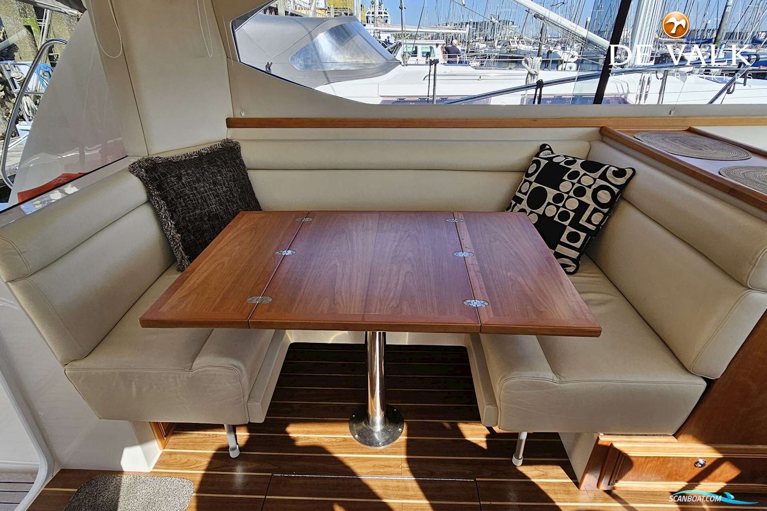 Riviera 33 Flybridge