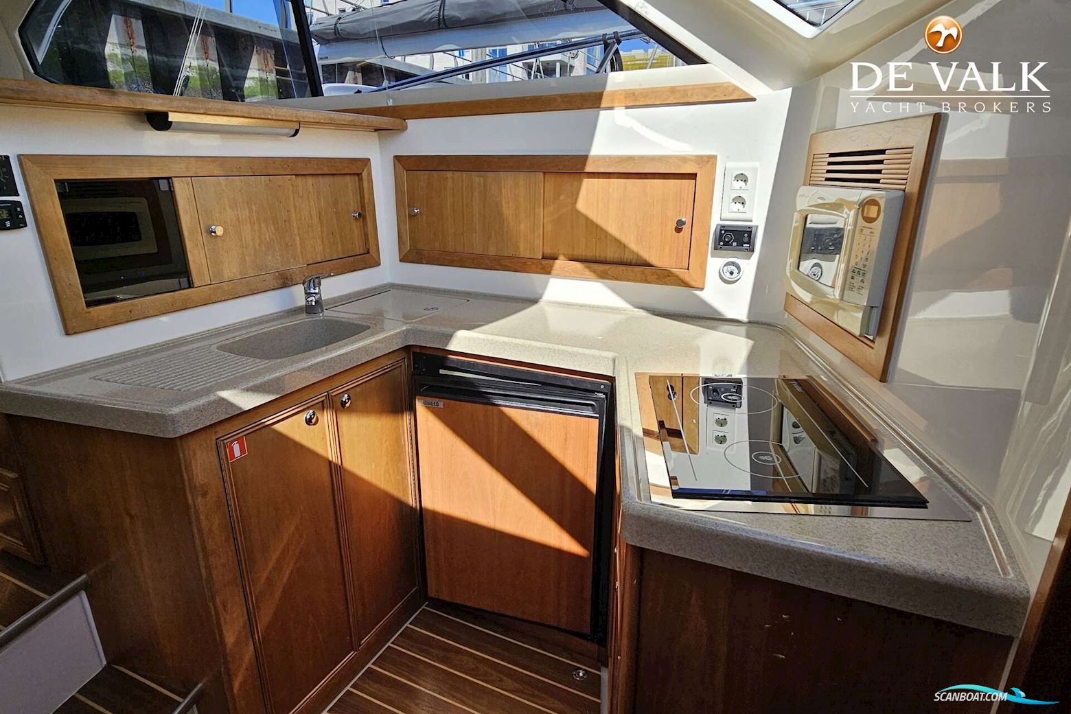 Riviera 33 Flybridge