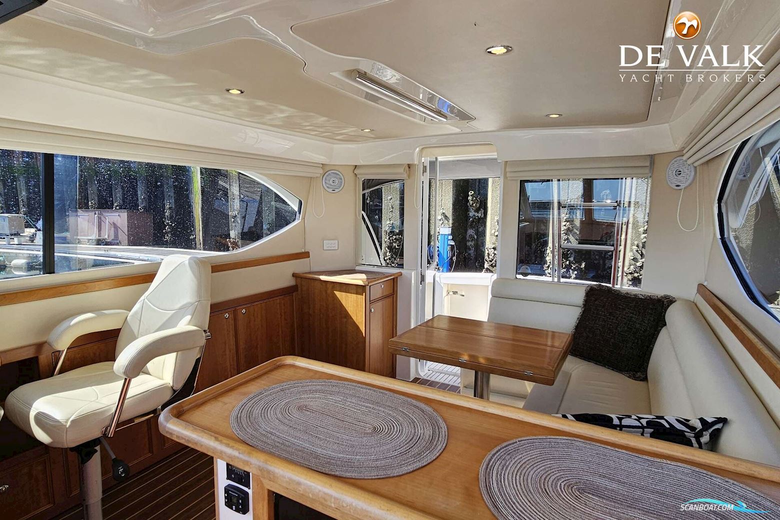 Riviera 33 Flybridge