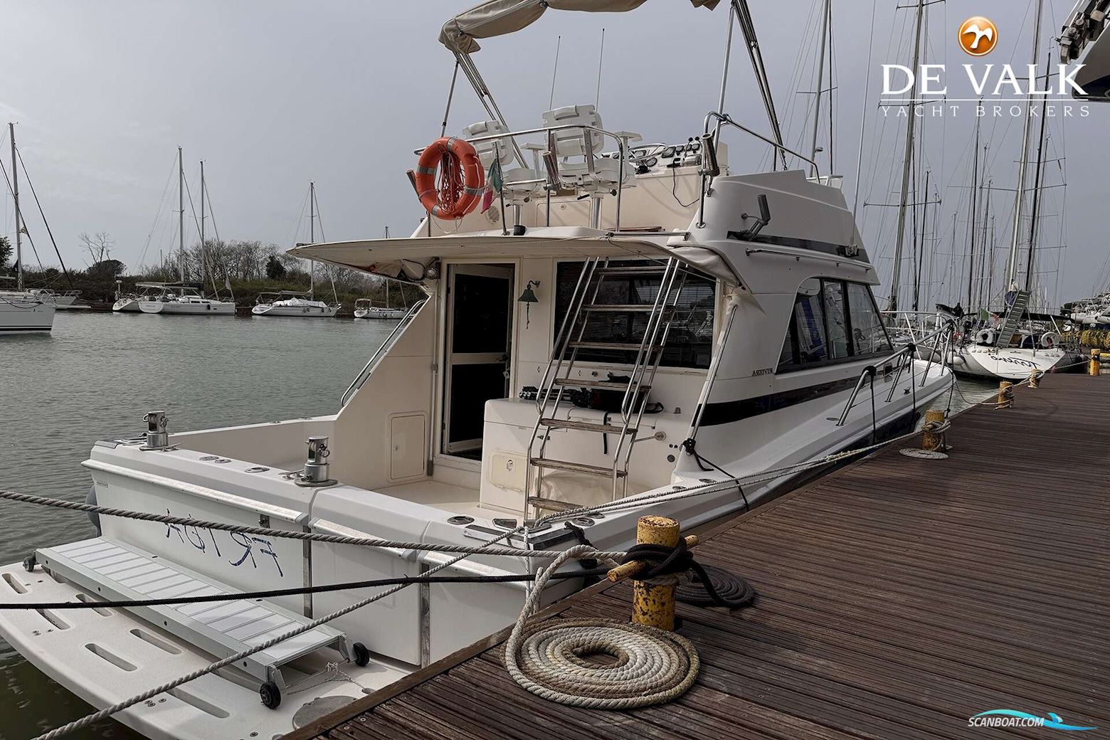 Riviera 33 Flybridge