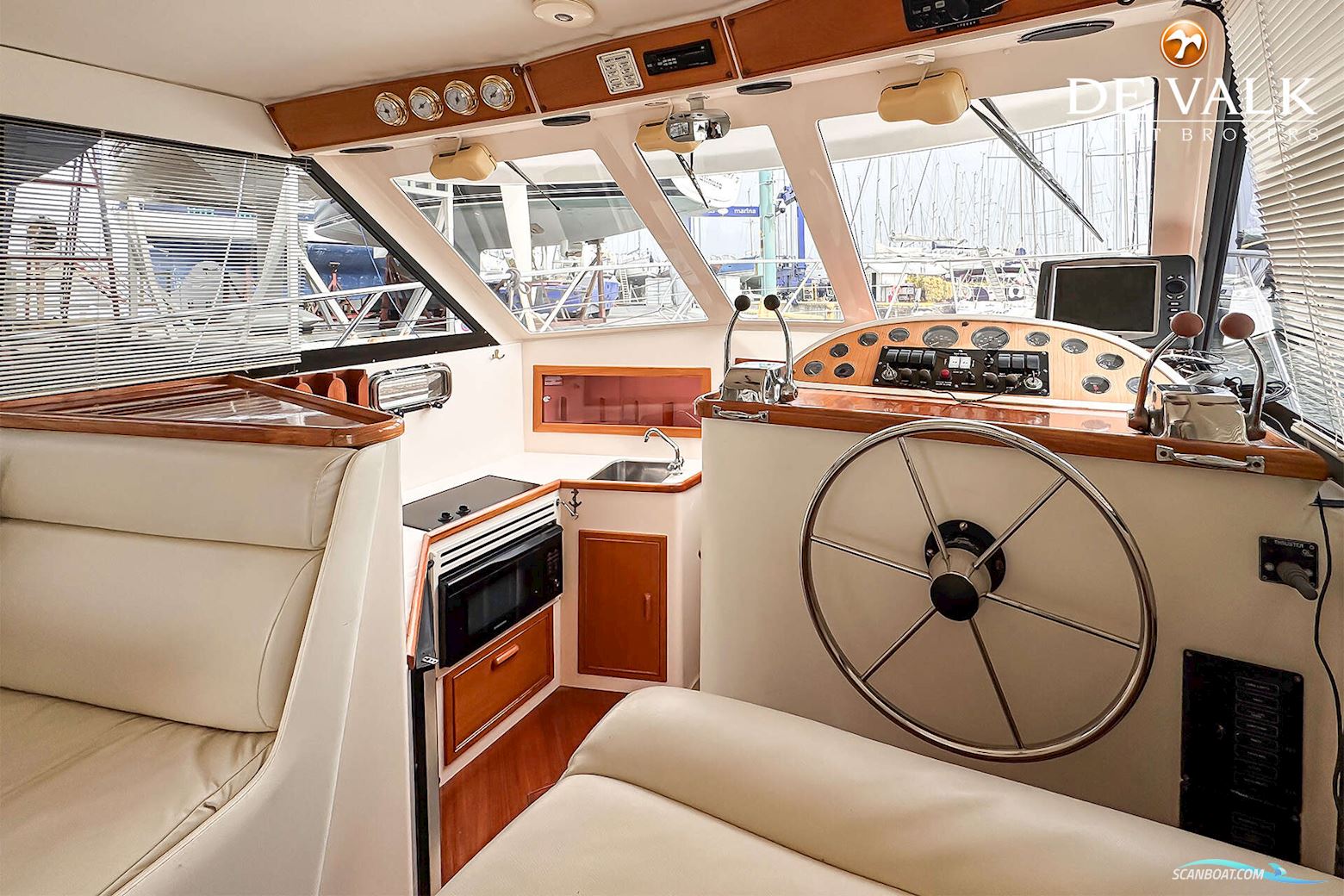 Riviera 33 Flybridge