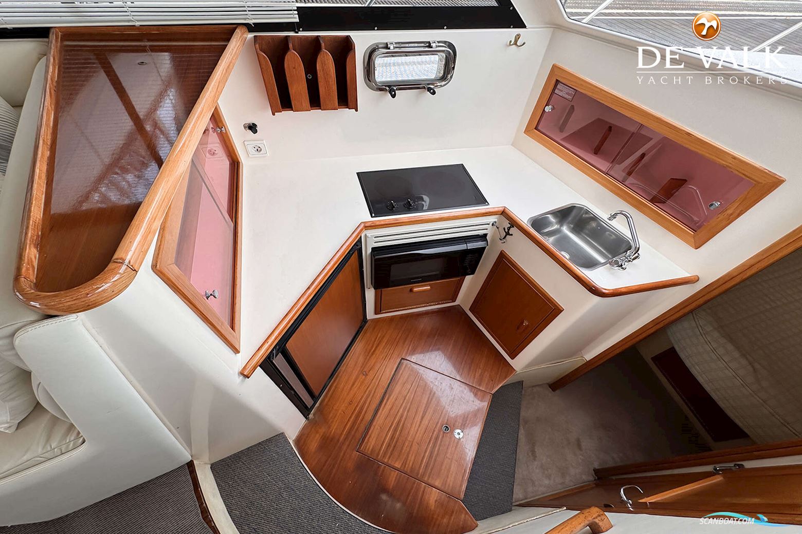 Riviera 33 Flybridge