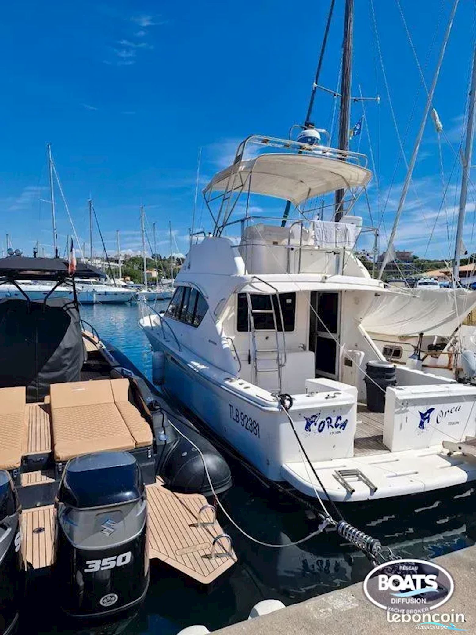 Riviera 33 Motorboat 2003, with Cummins engine, France
