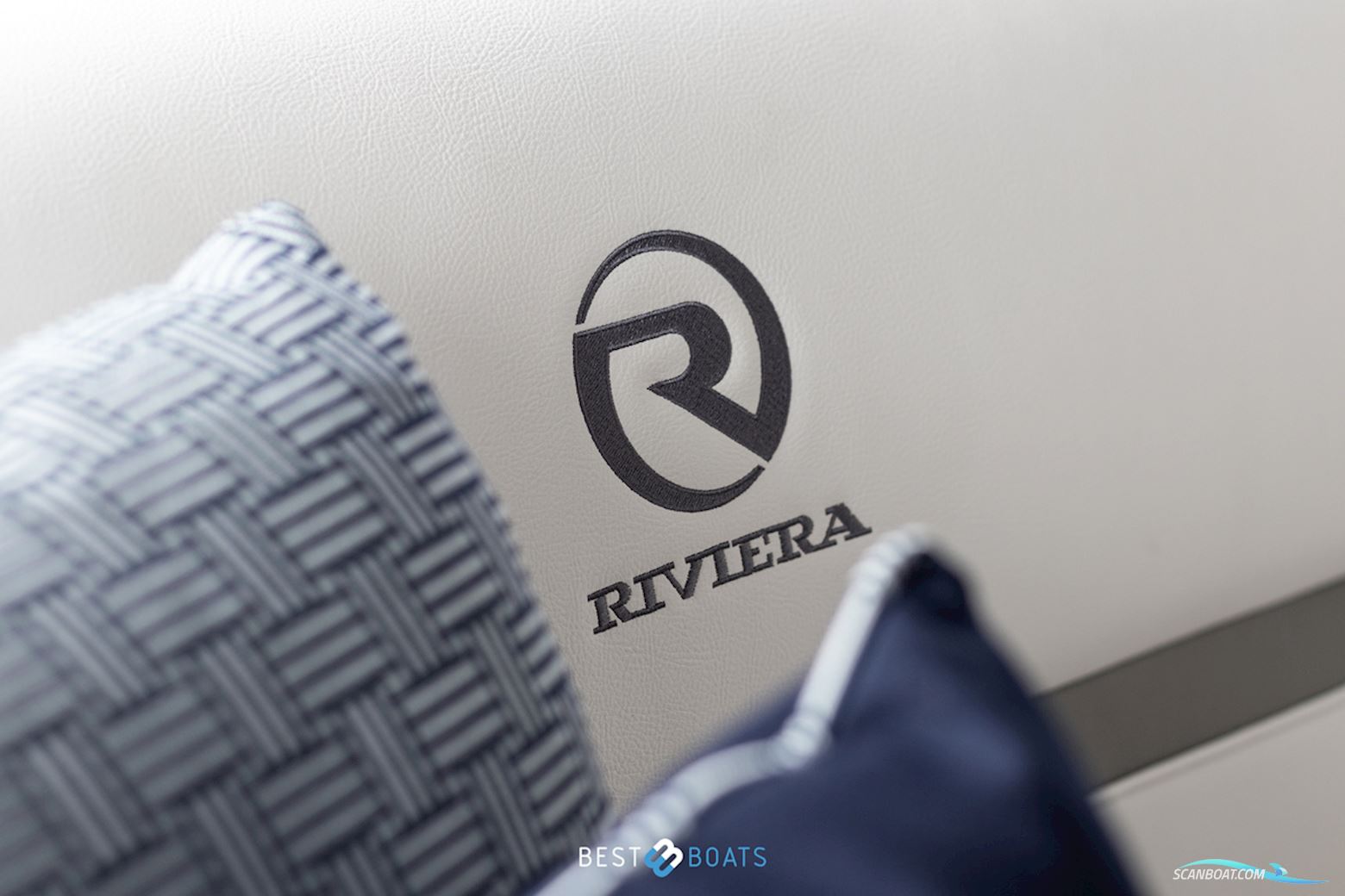 Riviera 4600 SPORT YACHT-PLATINUM EDITION