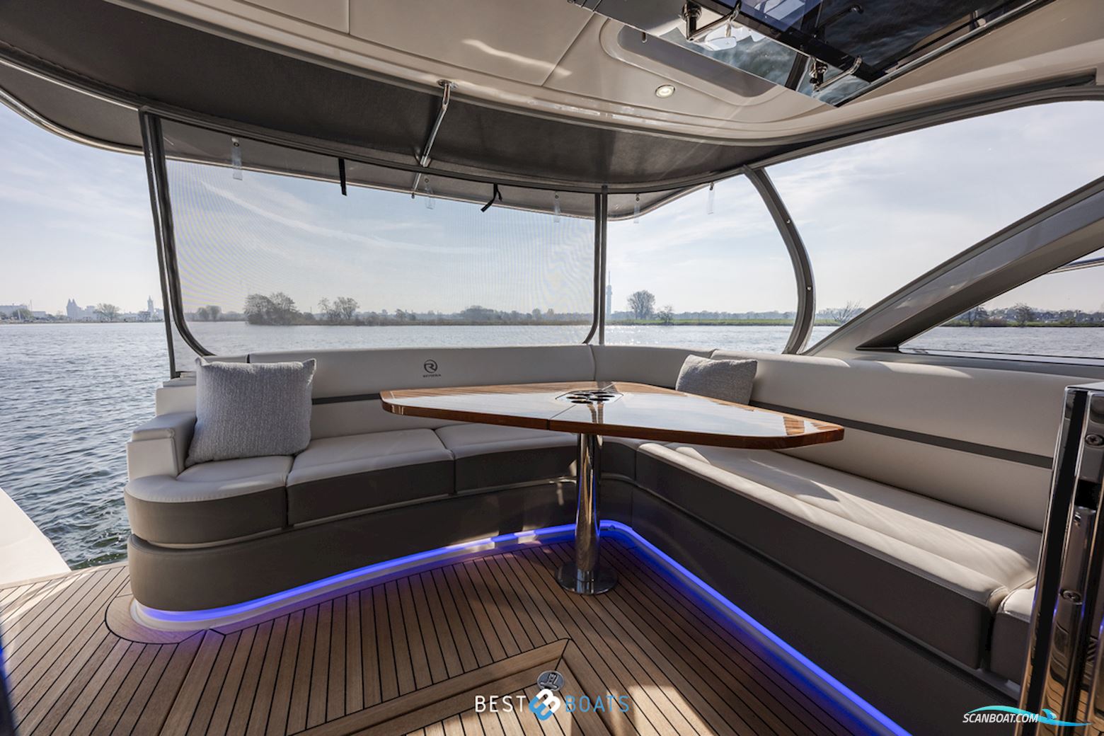 Riviera 4600 SPORT YACHT-PLATINUM EDITION