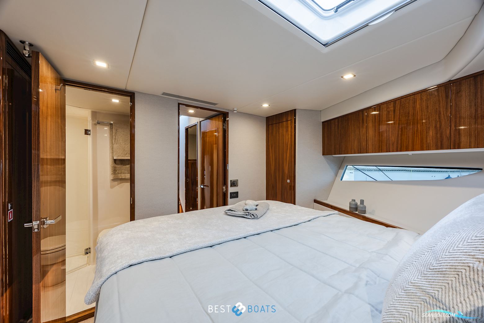 Riviera 4600 SPORT YACHT-PLATINUM EDITION