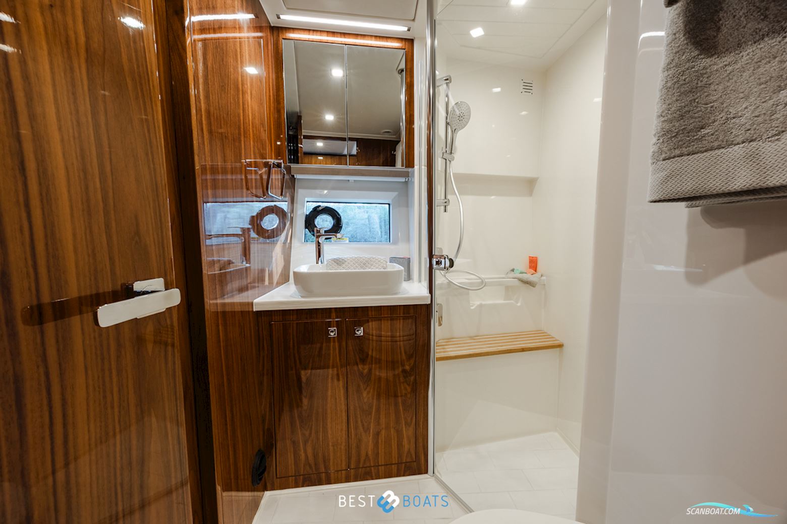 Riviera 4600 SPORT YACHT-PLATINUM EDITION