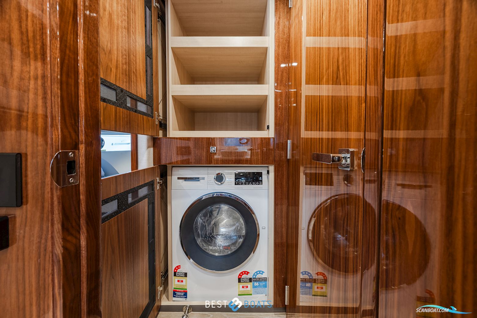 Riviera 4600 SPORT YACHT-PLATINUM EDITION