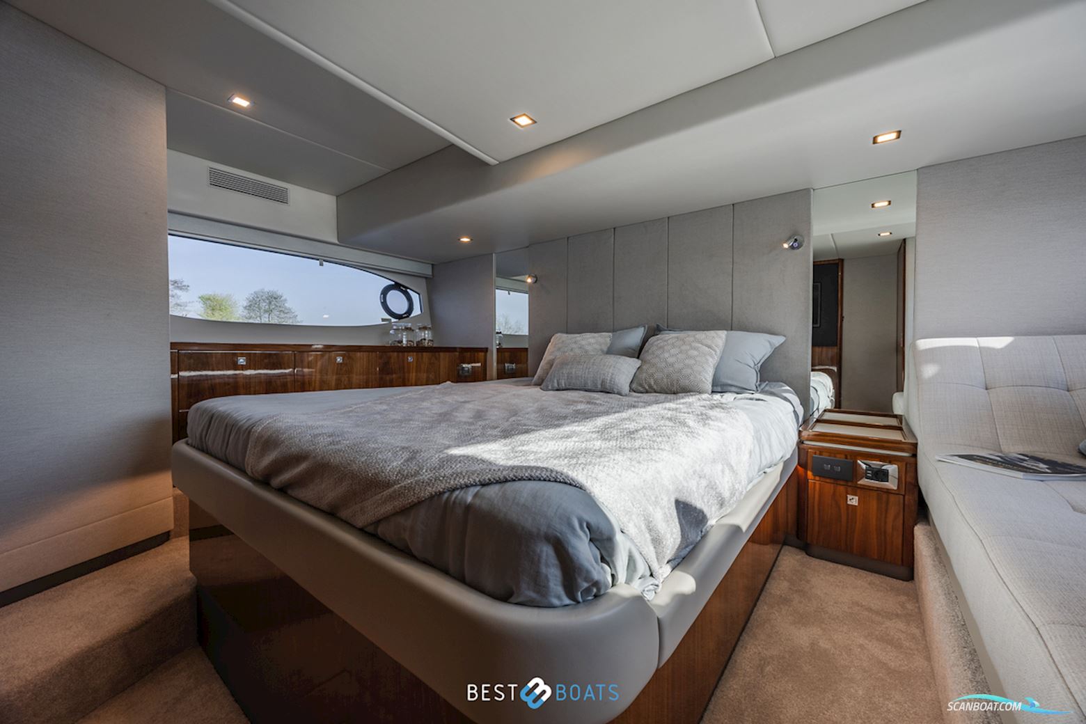 Riviera 4600 SPORT YACHT-PLATINUM EDITION