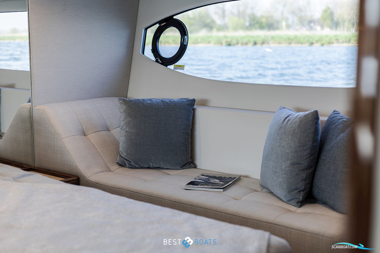 Riviera 4600 SPORT YACHT-PLATINUM EDITION