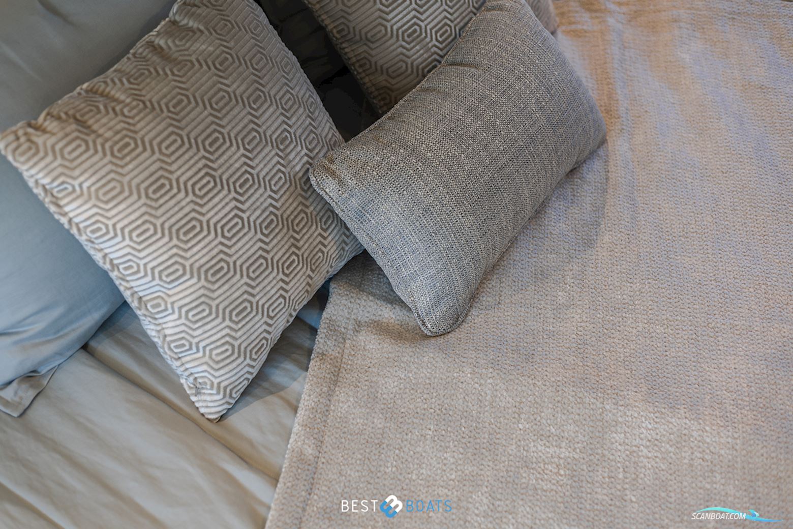 Riviera 4600 SPORT YACHT-PLATINUM EDITION