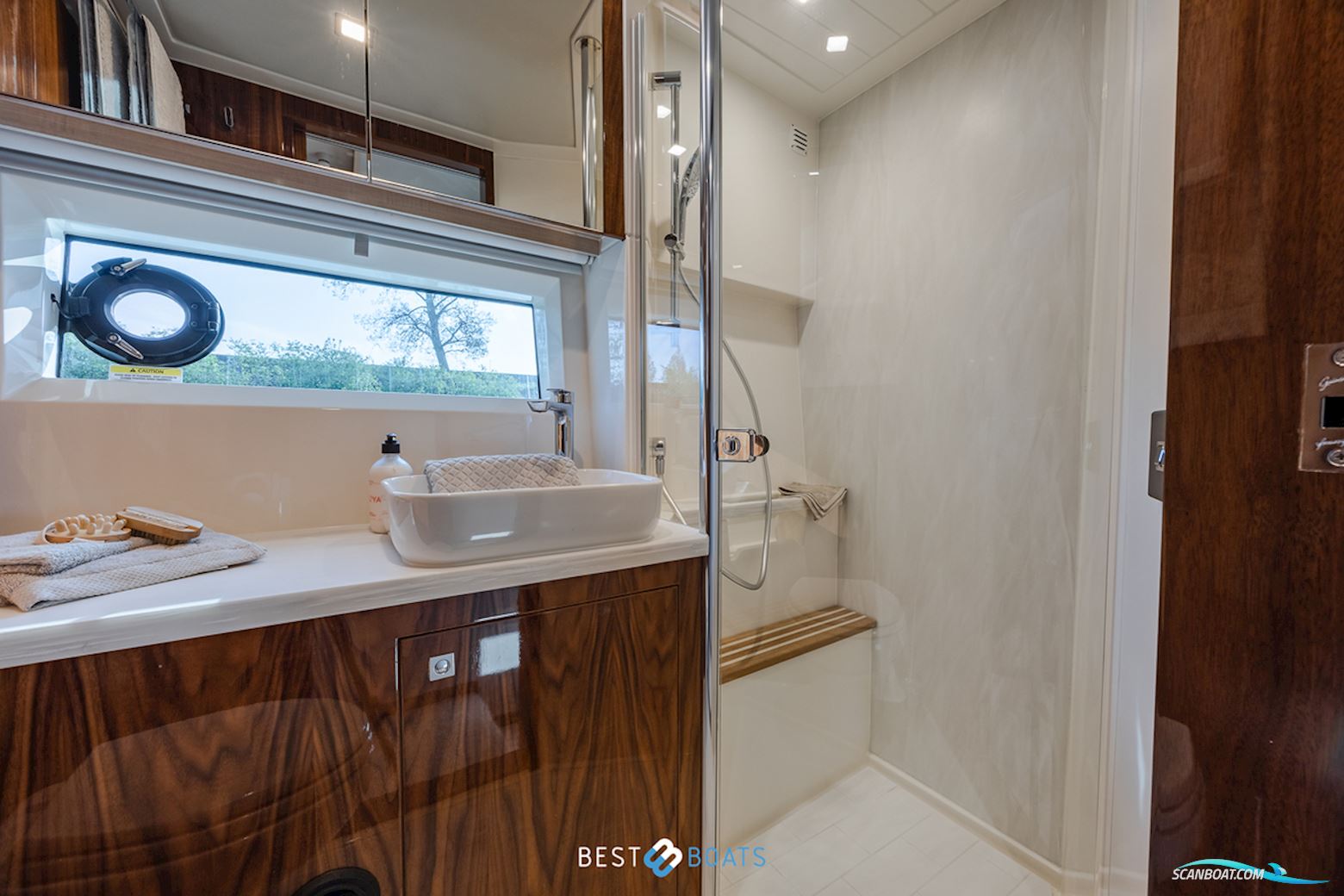 Riviera 4600 SPORT YACHT-PLATINUM EDITION