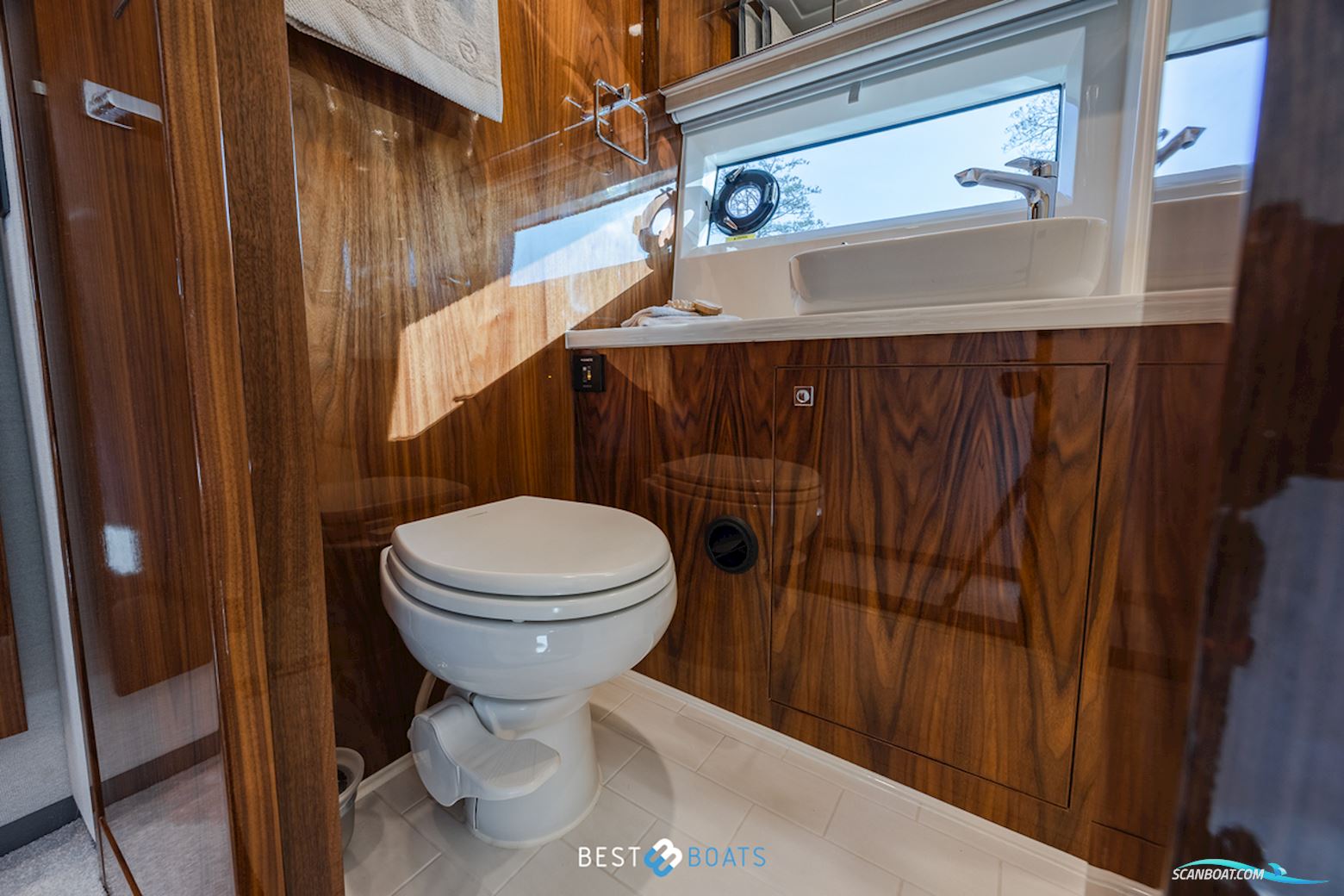 Riviera 4600 SPORT YACHT-PLATINUM EDITION