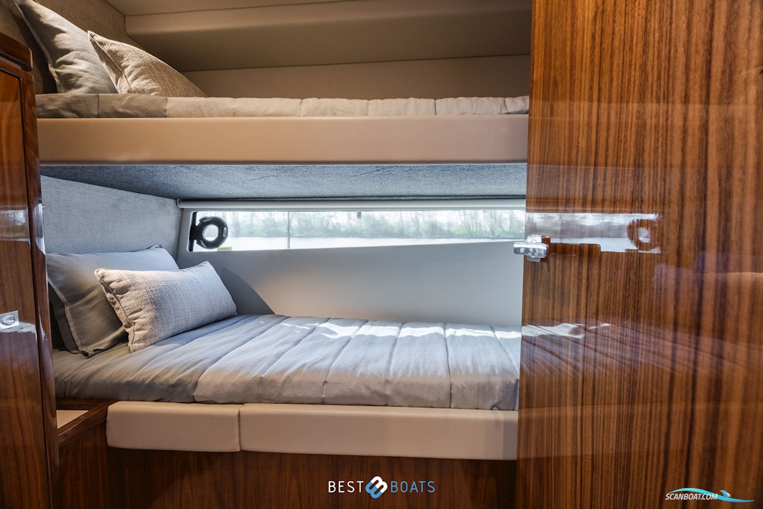 Riviera 4600 SPORT YACHT-PLATINUM EDITION