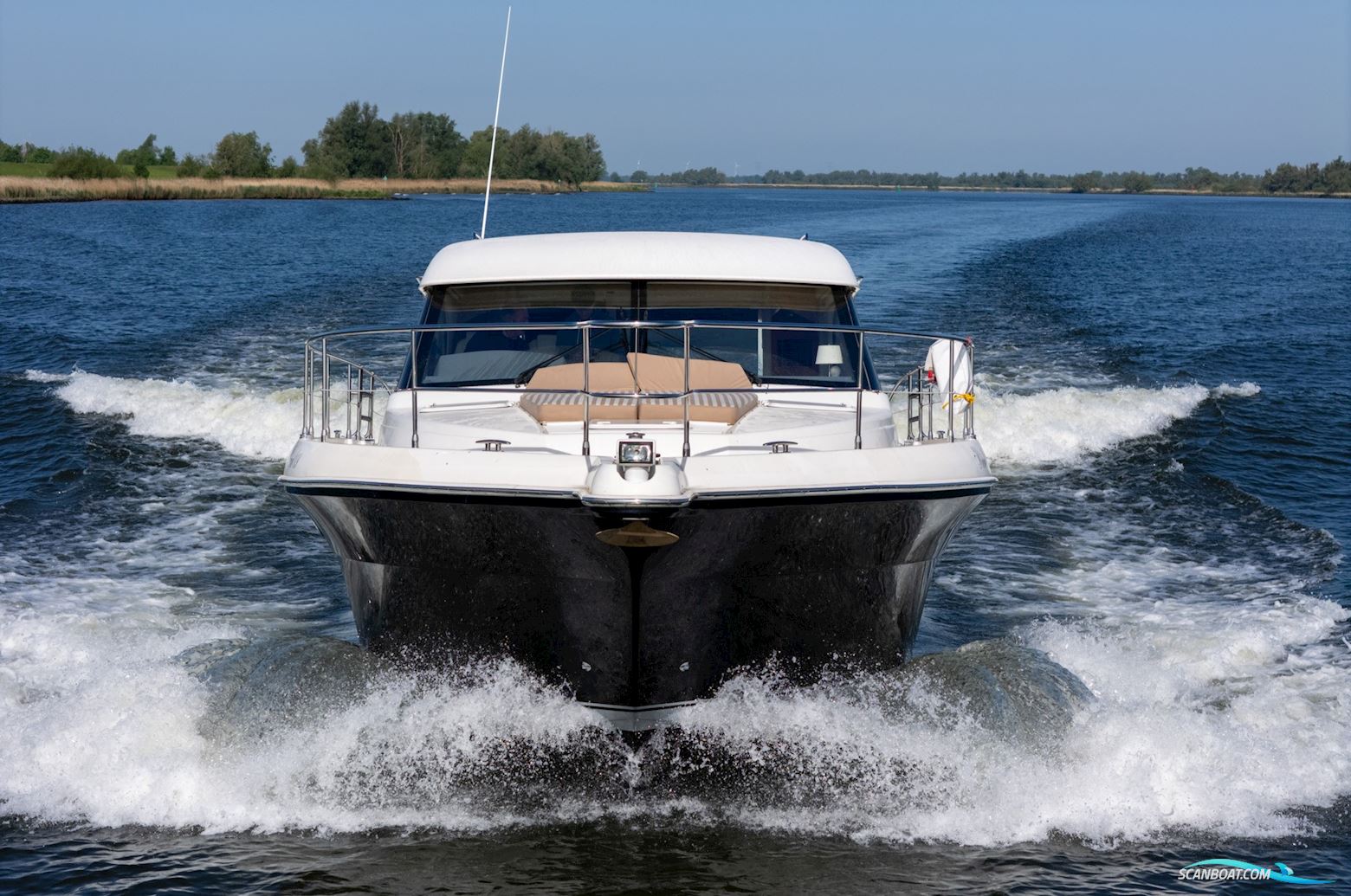 Rivièra 4700 Sport Yacht