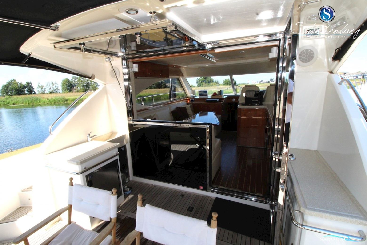 Rivièra 4700 Sport Yacht