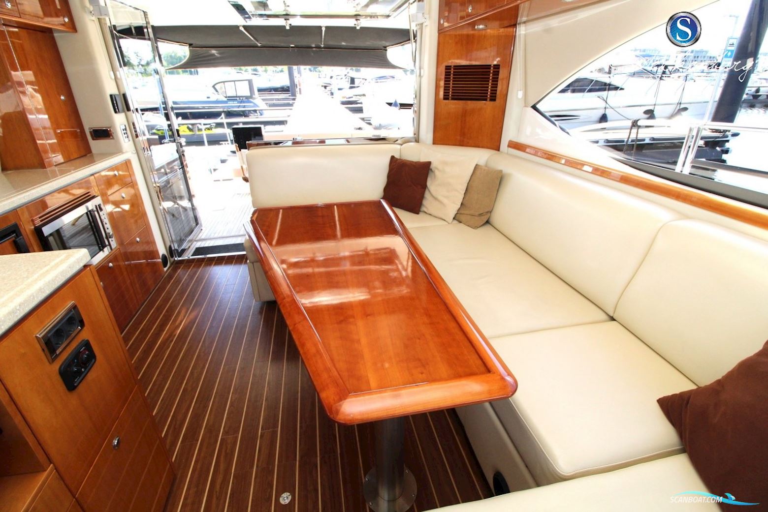 Rivièra 4700 Sport Yacht