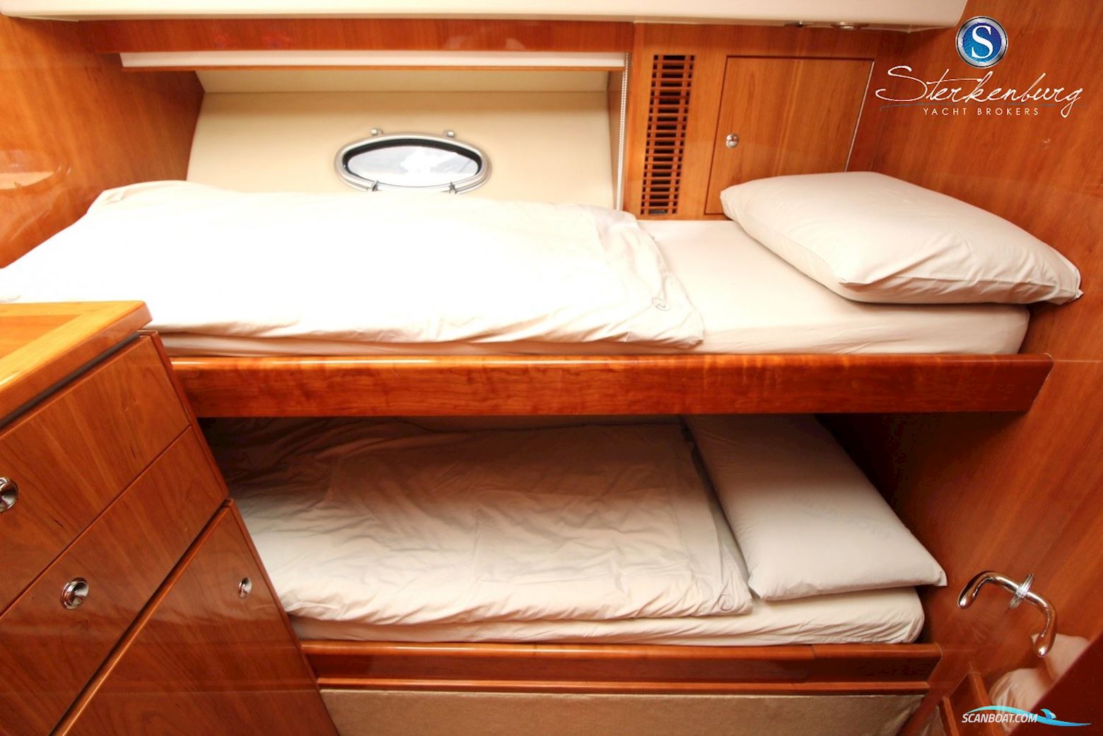 Rivièra 4700 Sport Yacht