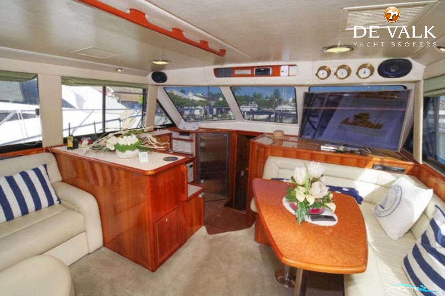 Riviera 48 Flybridge