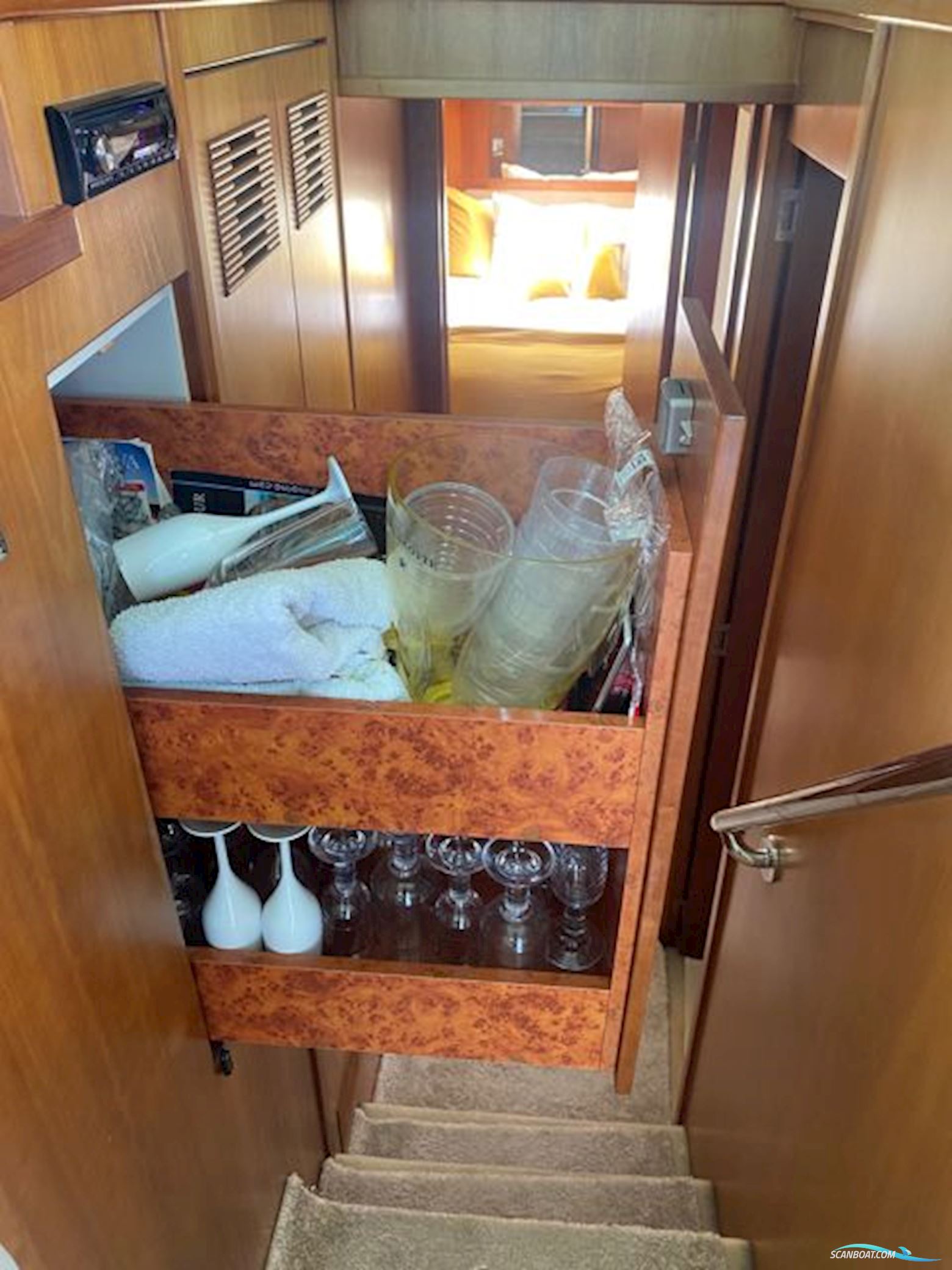 Riviera Marine 4400 SPORT YACHT