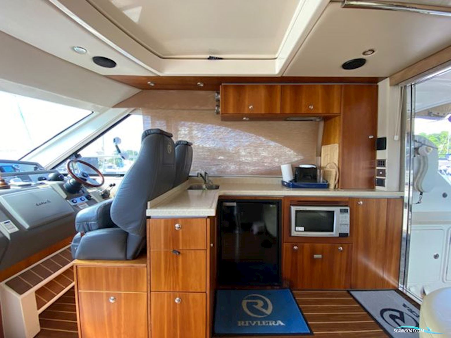 Riviera Yachts 4400 Sport Yacht