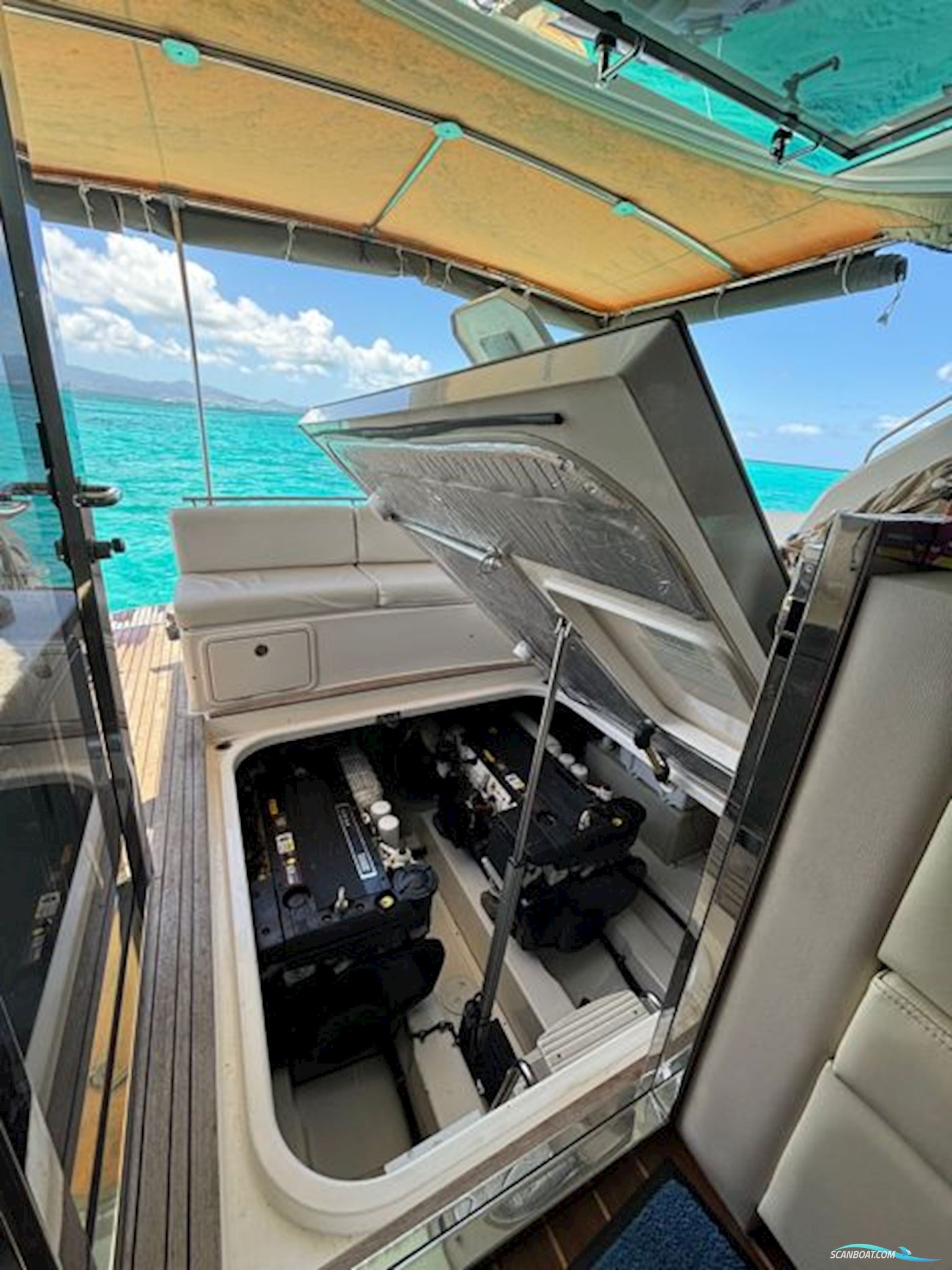 Riviera Yachts 4400 Sport Yacht