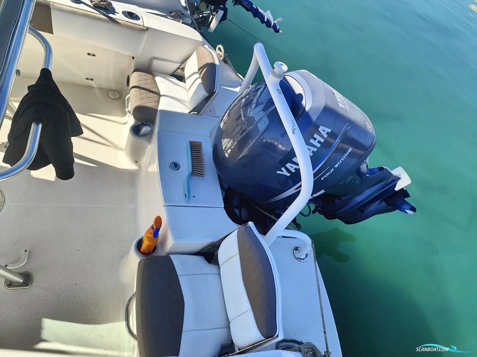 Robalo R 180