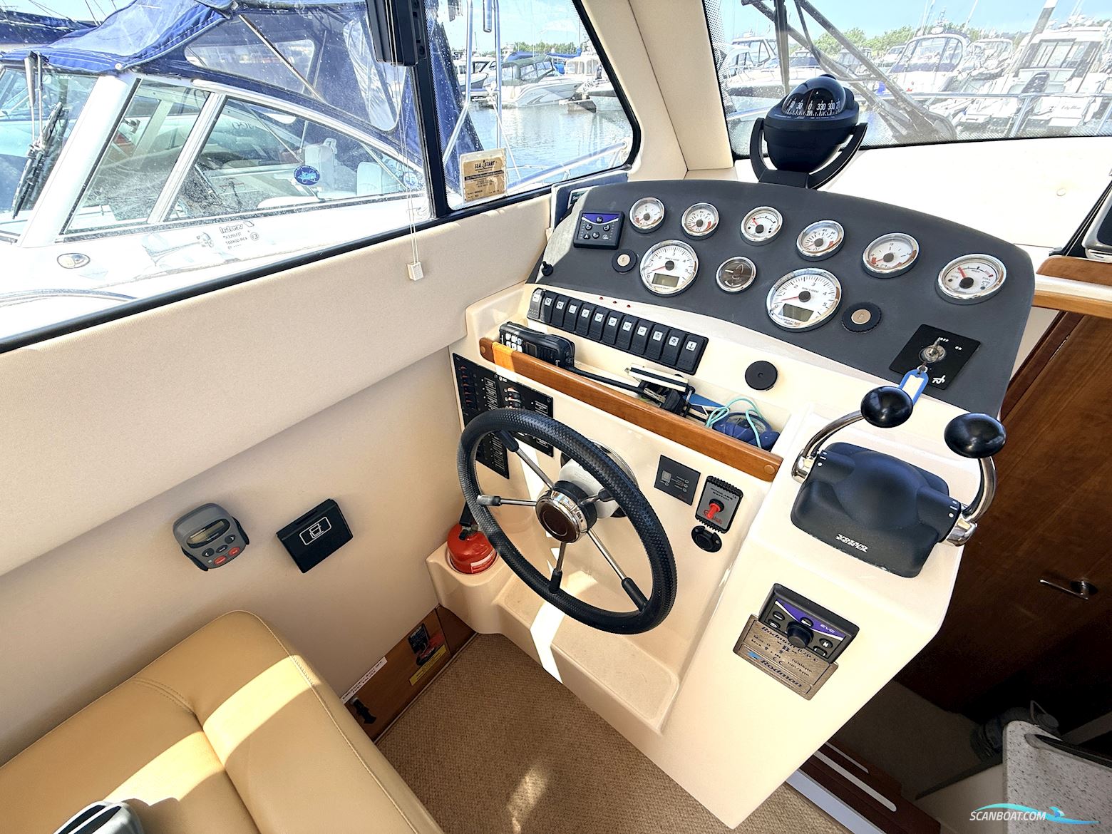 Rodman 870 Fly