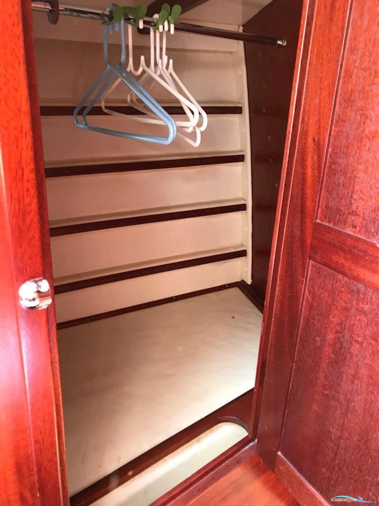 Royal Craft Dolvik 32 Runabout