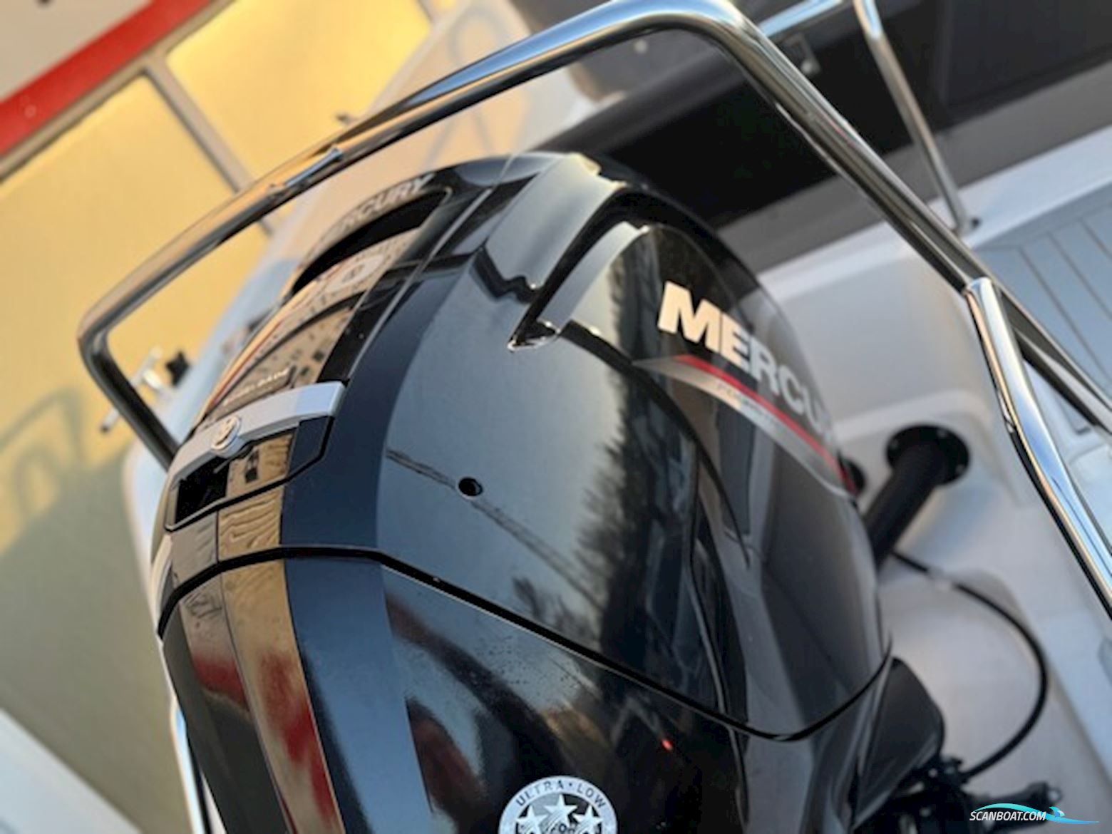 Ryds 548 Sport med F100 Mercury-EFI 4 takt 2,1L og 1000 kg Brenderup bådtrailer