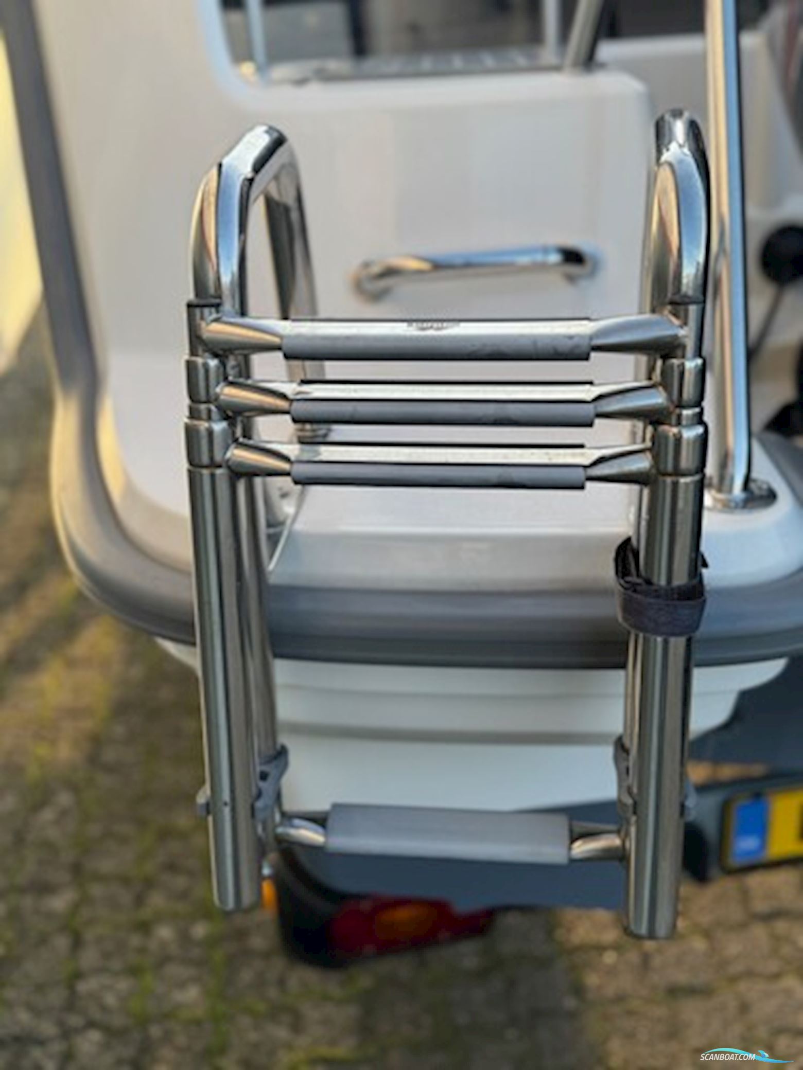 Ryds 548 Sport med F100 Mercury-EFI 4 takt 2,1L og 1000 kg Brenderup bådtrailer