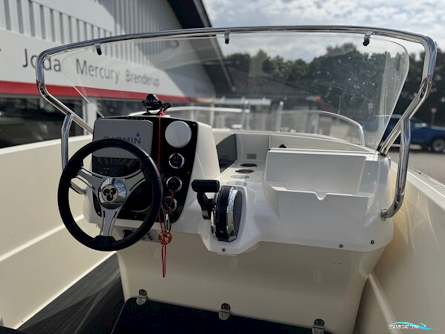 Ryds 548VI Sport X-Line med 100 hk Mercury-EFI 4 takt 2,1L og 1300 kg Brenderup bådtrailer